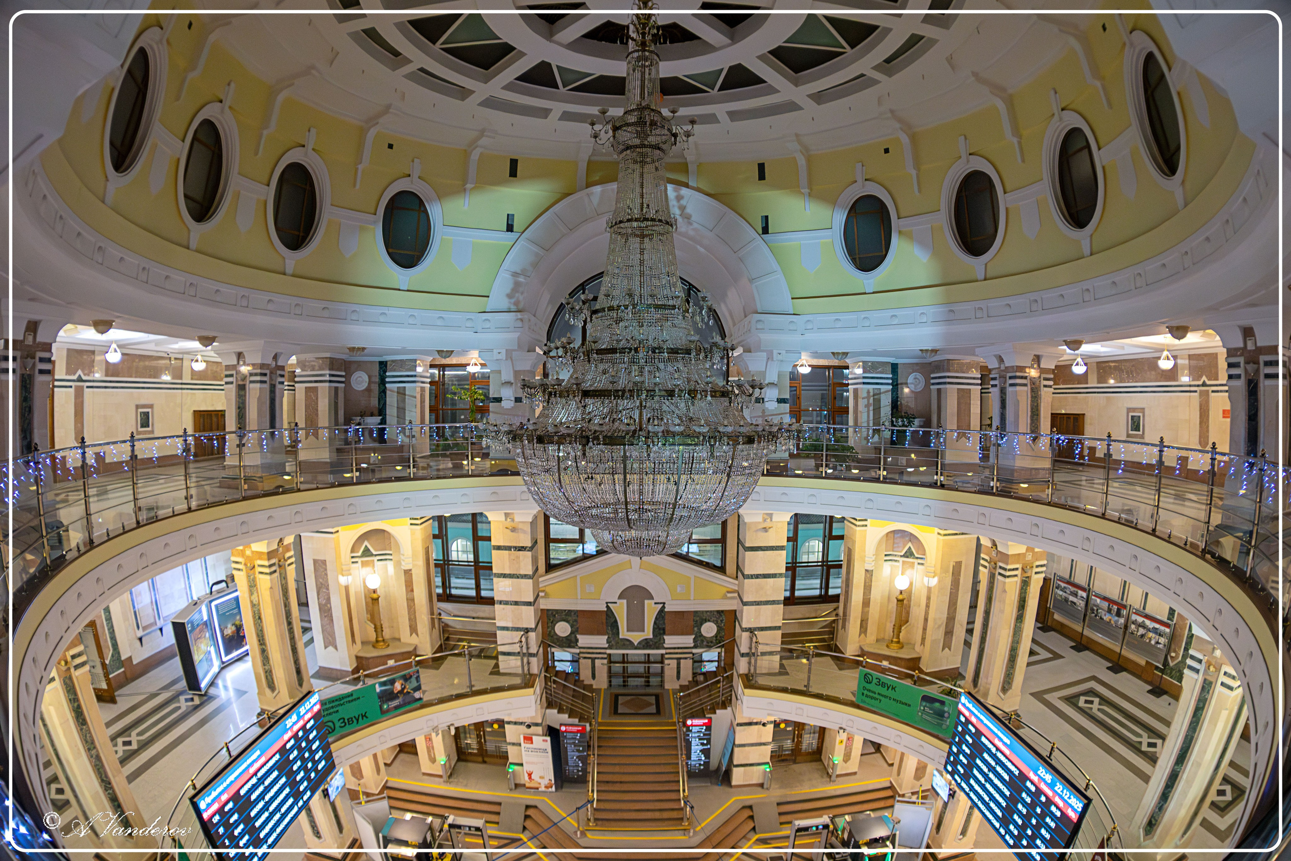 Омский железнодорожный вокзал. Фотограф Омск | Александр Вандеров