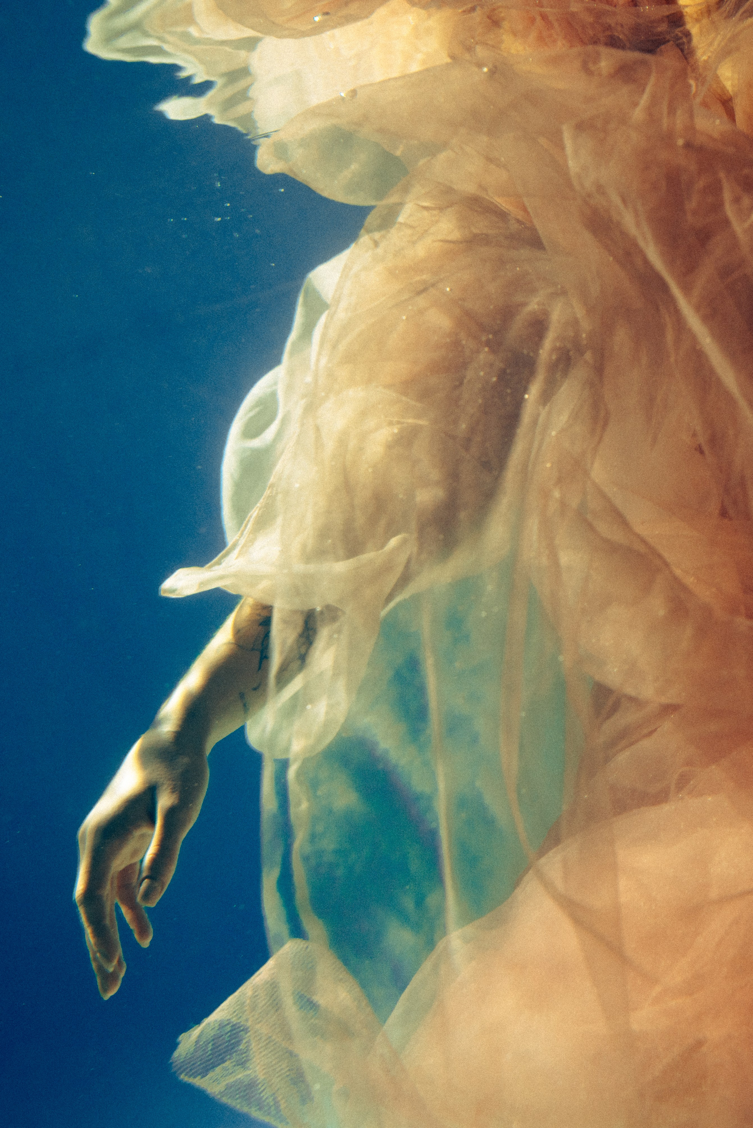 Женская съёмка с водой. Фотоведьма Дарья Нечинская