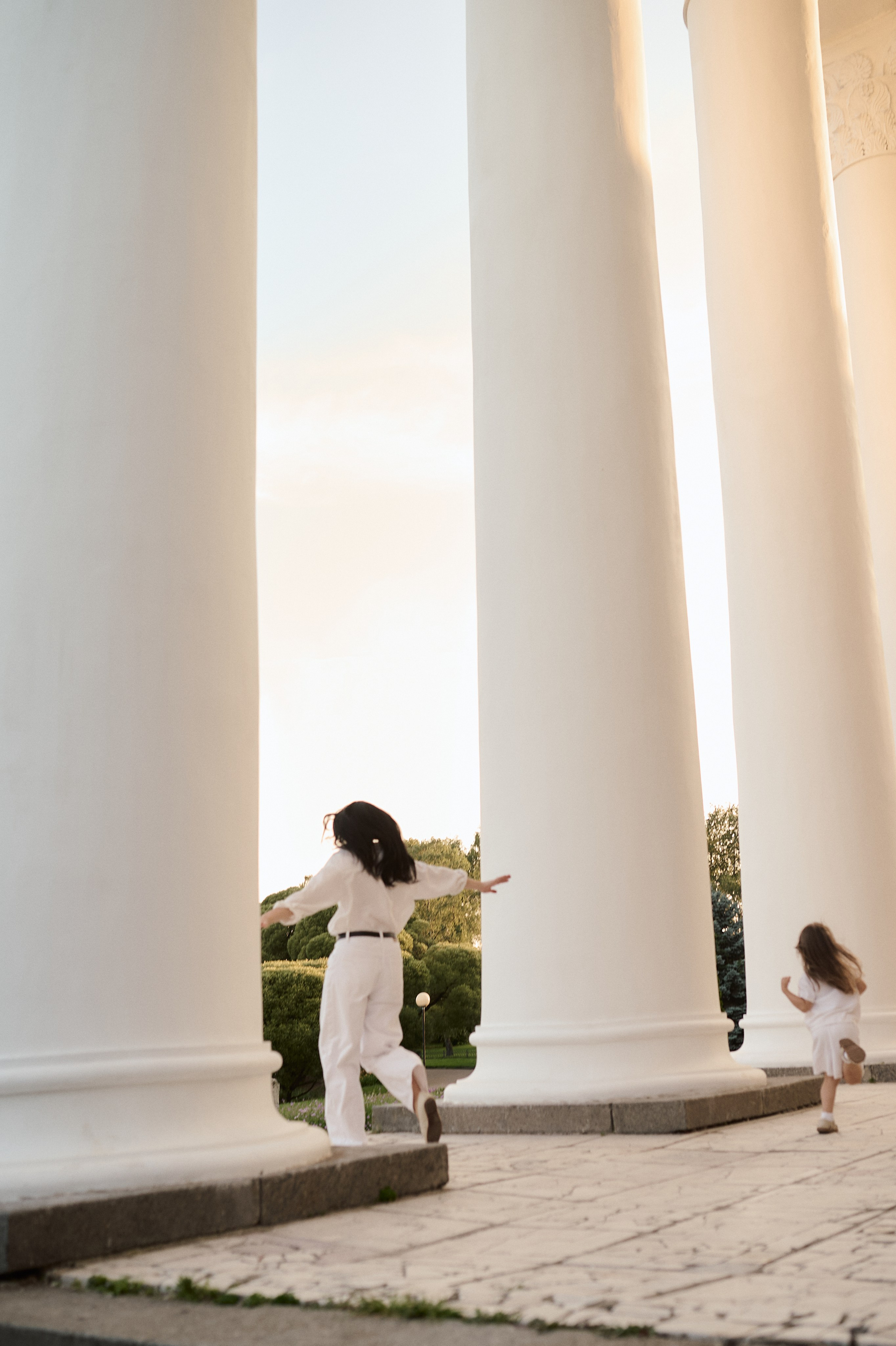 Рохус, Юля и Оливия в парке Останкино. Семейный и свадебный lifestyle-фотограф в Москве Мария Петрова