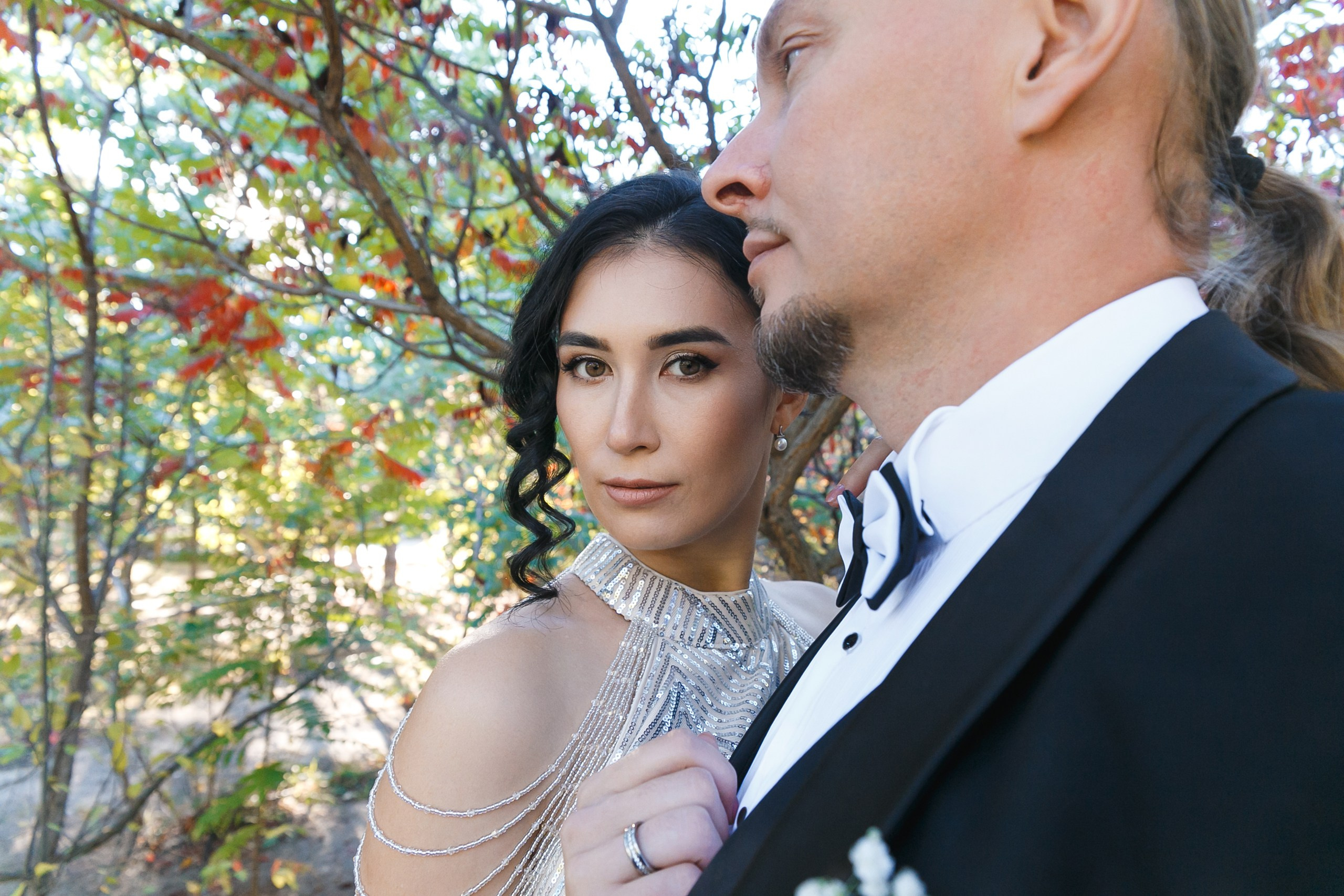 Ксения и Александр: поженились и погуляли в парке санатория Горная поляна. Событийный фотограф Максим Бескоровайновнов