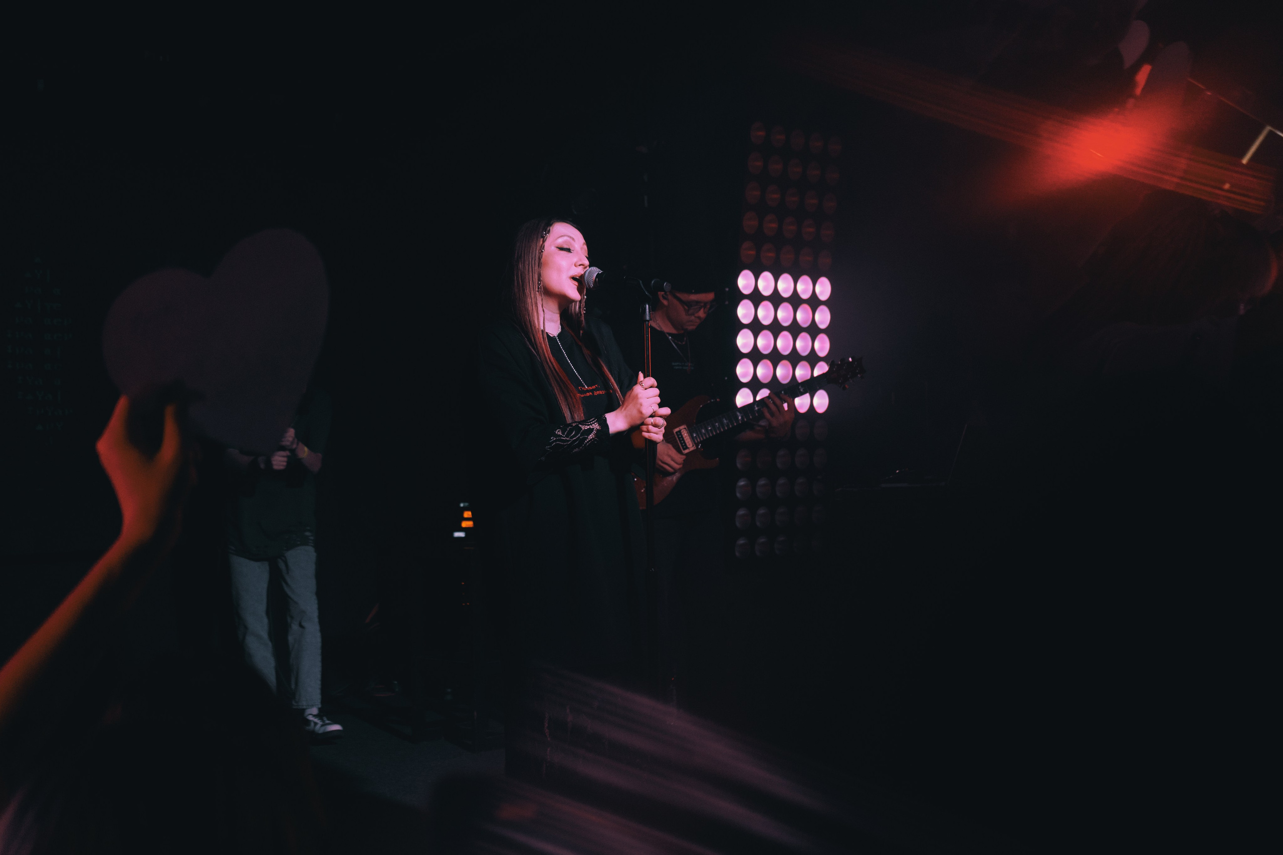 Аили. Первый сольный концерт в"Мумий Тролль Music Bar». Никита Скрипник — ТЕАТР В СТИЛЕ ФЭШН