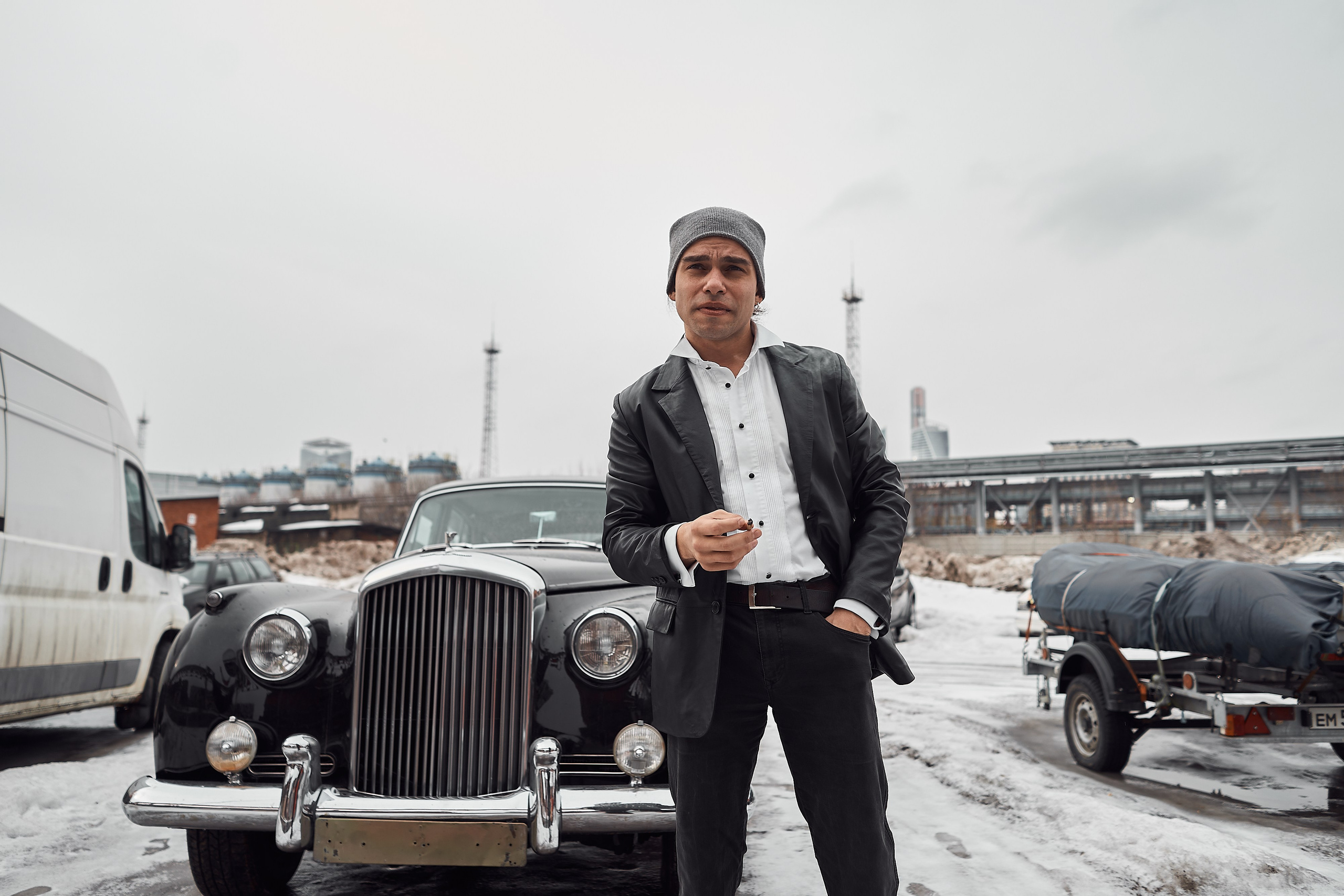 Актёр кино, артист мюзиклов, ведущий мероприятий, ведущий свадеб, дед Мороз — всё это Святослав Ставцев