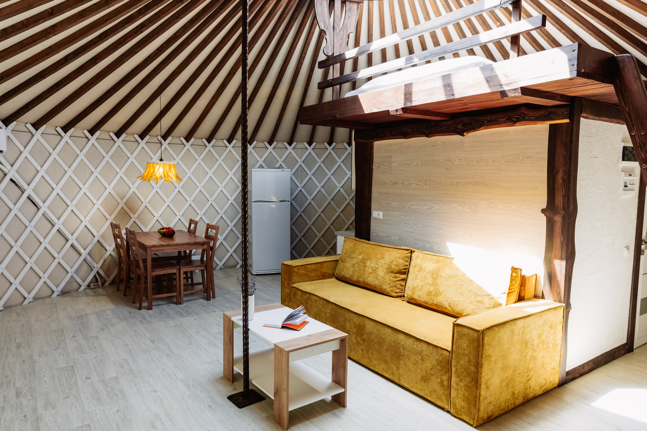 БЕРЕЗКА ВИЛАДЖ | Глэмпинг в Коломне | Юрта «Янтарная». ФОТОГРАФ ИРИНА ШАМАТАВА