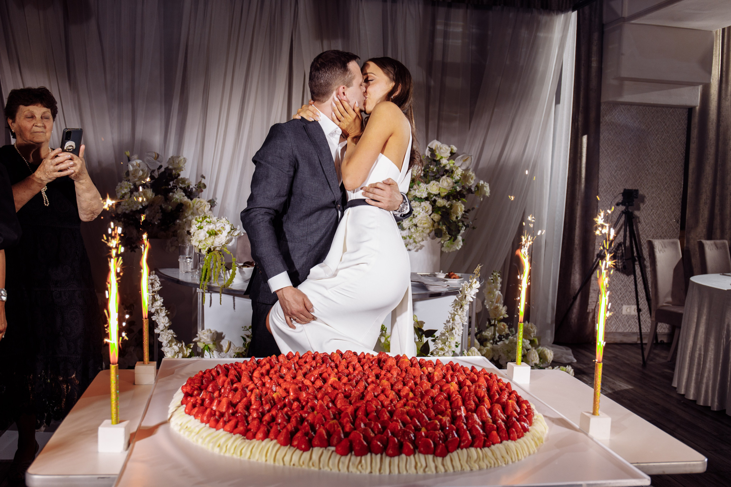 Свадебная фотосессия красивый банкет. Свадебный фотограф в Екатеринбурге Илья Корсаков