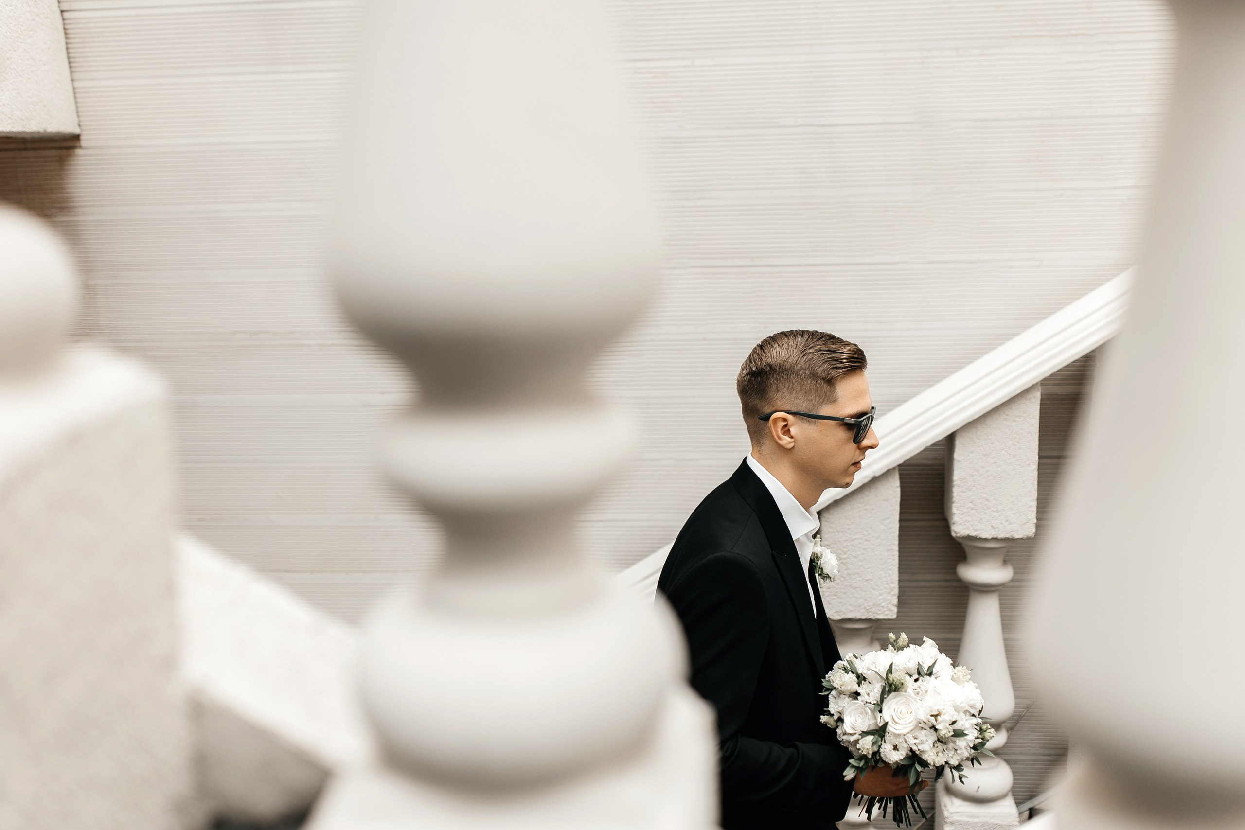 Здравствуйте! Я&nbsp;свадебный фотограф из&nbsp;Ульяновска, работаю в&nbsp;том числе по&nbsp;всей России и&nbsp;с&nbsp;выездом за&nbsp;границу. Снимаю свадьбы, lovestory, корпоративы, светский репортаж. Провожу обучение по&nbsp;фотографии, мастер-классы и&nbsp;воркшопы для других фотографов.