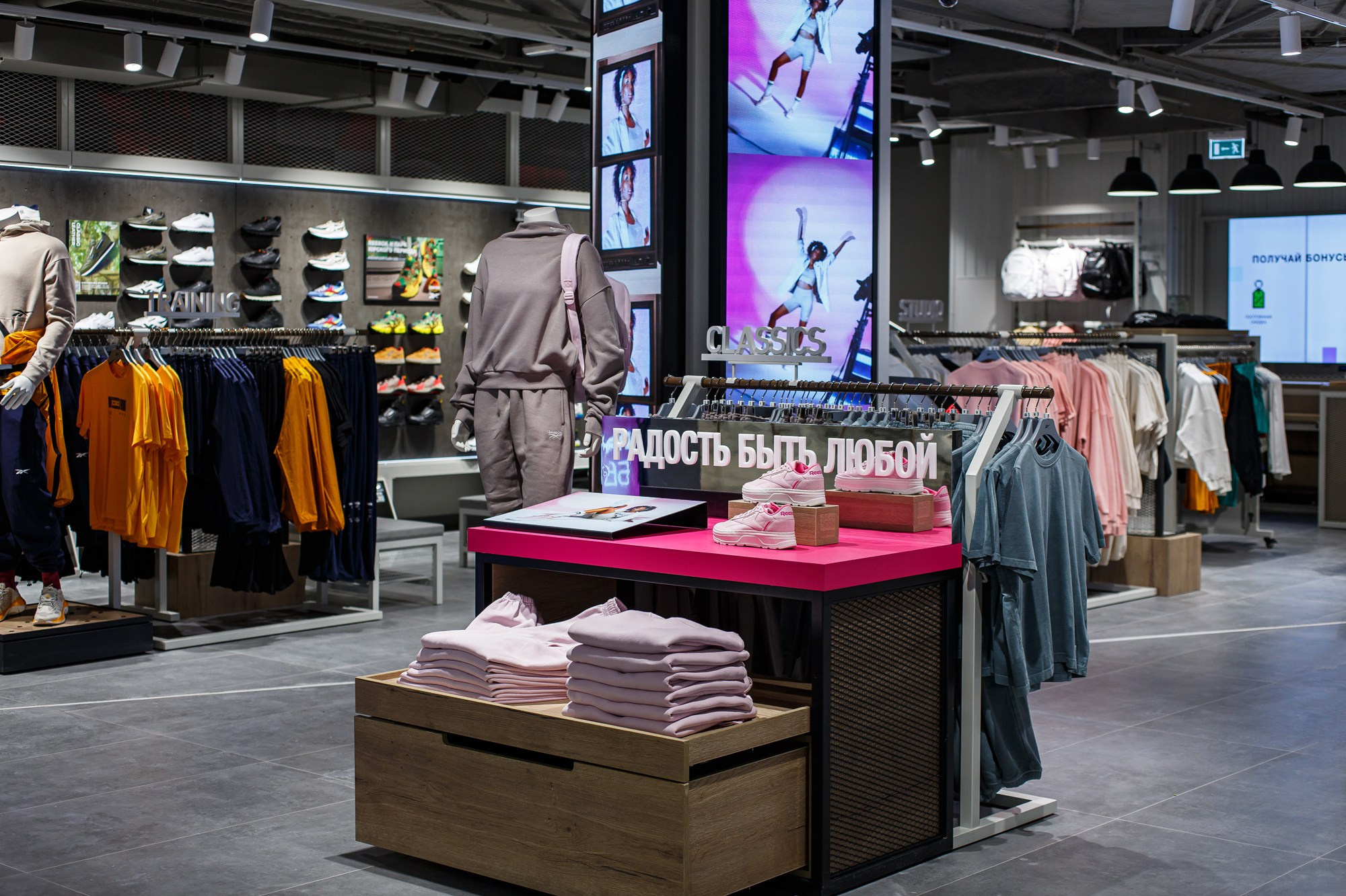 Reebok. Photographer Ksenia Kolesnikova. Interior, Product, and Portrait Photography in Moscow