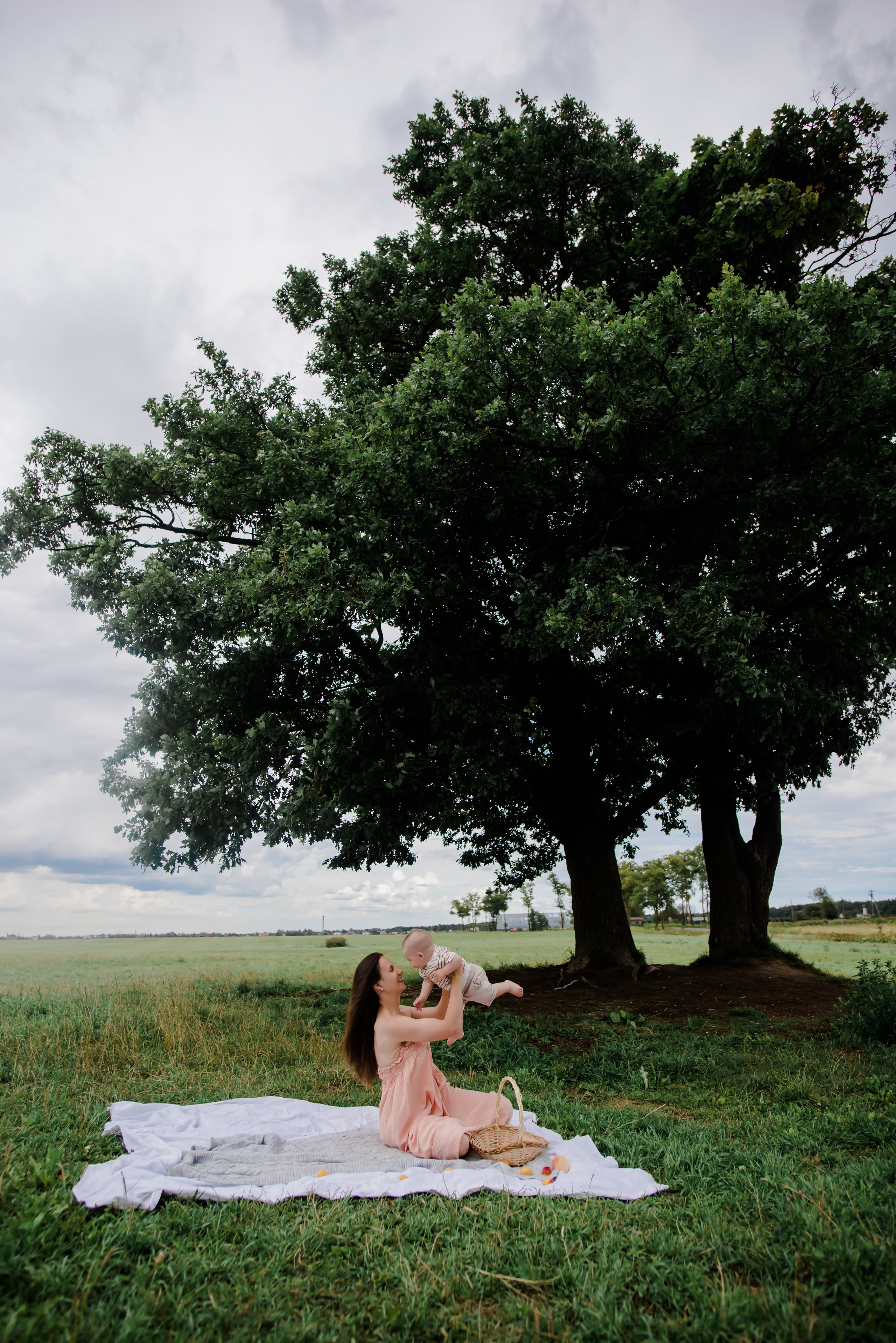 Анна и ее семья, фотосессия в поле. Свадебный и семейный фотограф Евгения Кононова