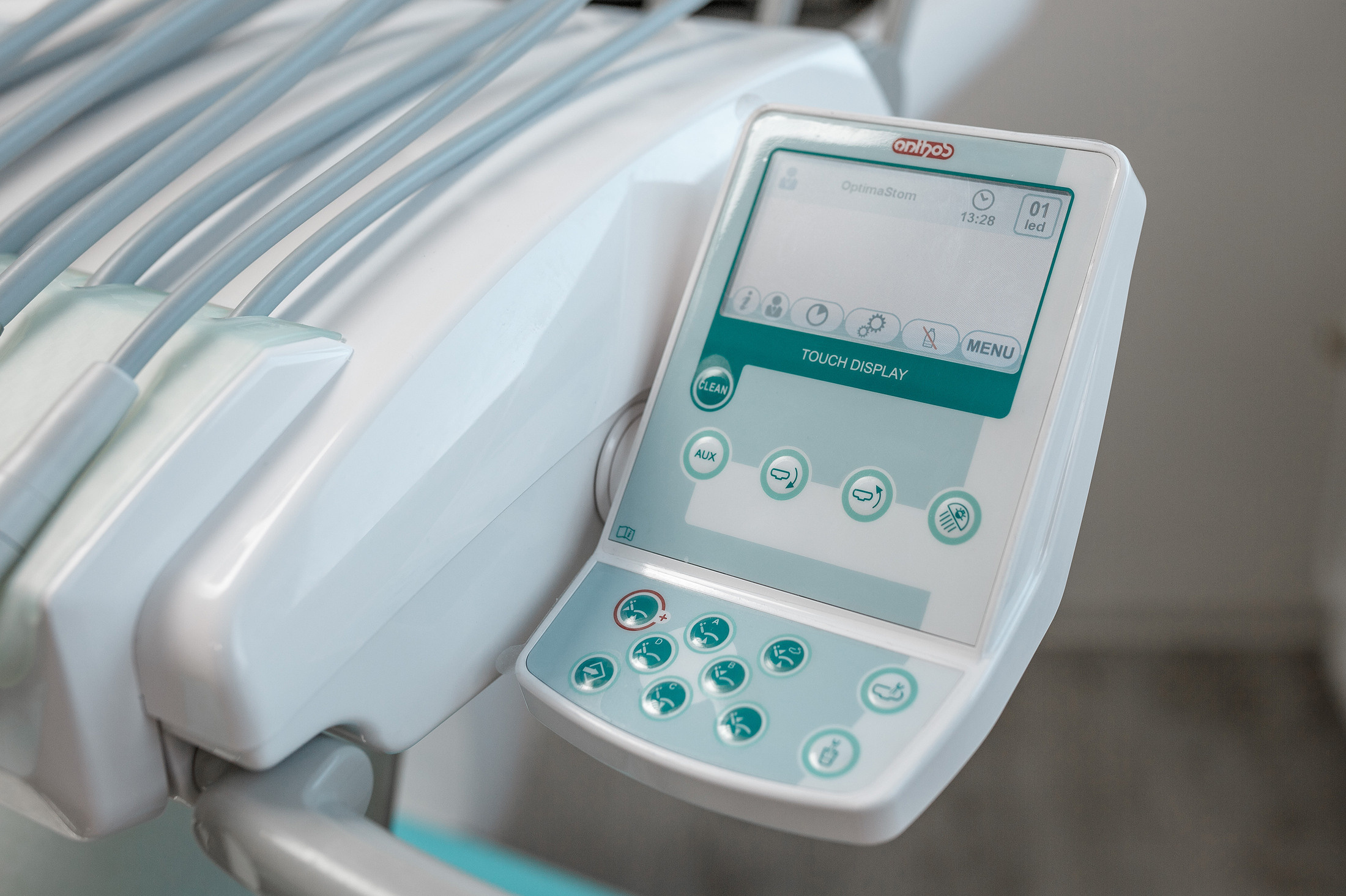 Съёмка оборудования стоматологической клиники OptimaStom. Прага, Чехия