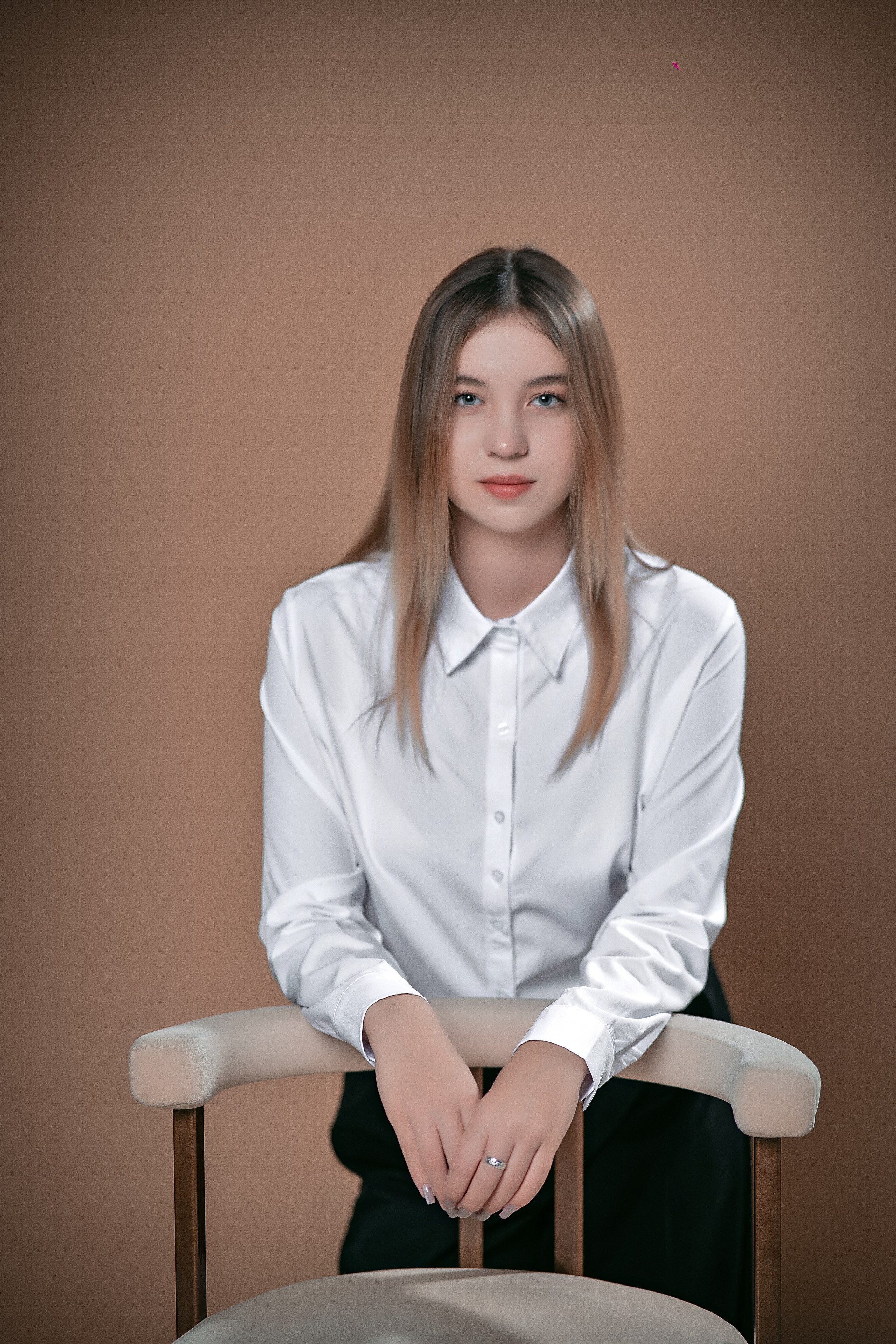 ПОРТРЕТЫ НА ЦВЕТНОМ ФОНЕ. Современные Выпускные Альбомы в Ростове-на-Дону