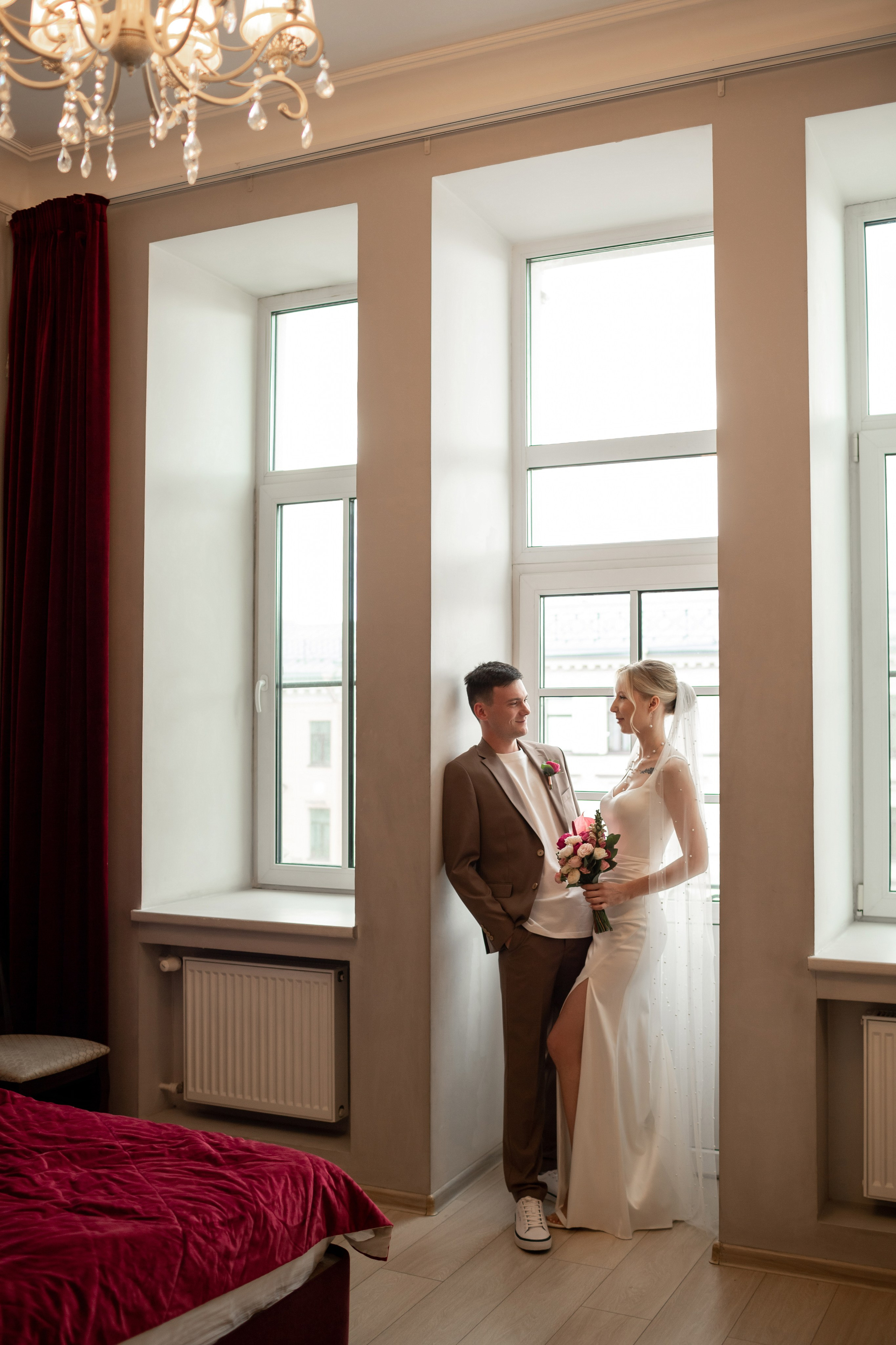 Свадебная фотосессия во дворцах Петербурга. Свадебный фотограф Кирилл Белый