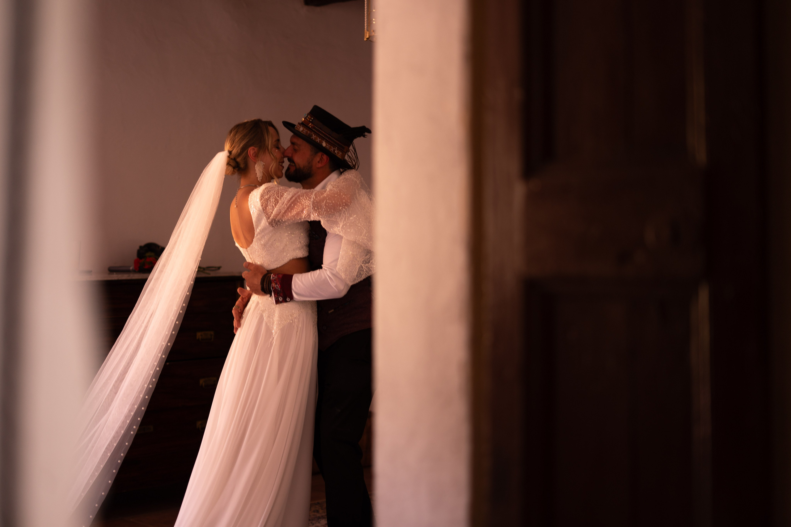 Stasy and Roberto. Wedding Photographer in Barcelona and Medellin