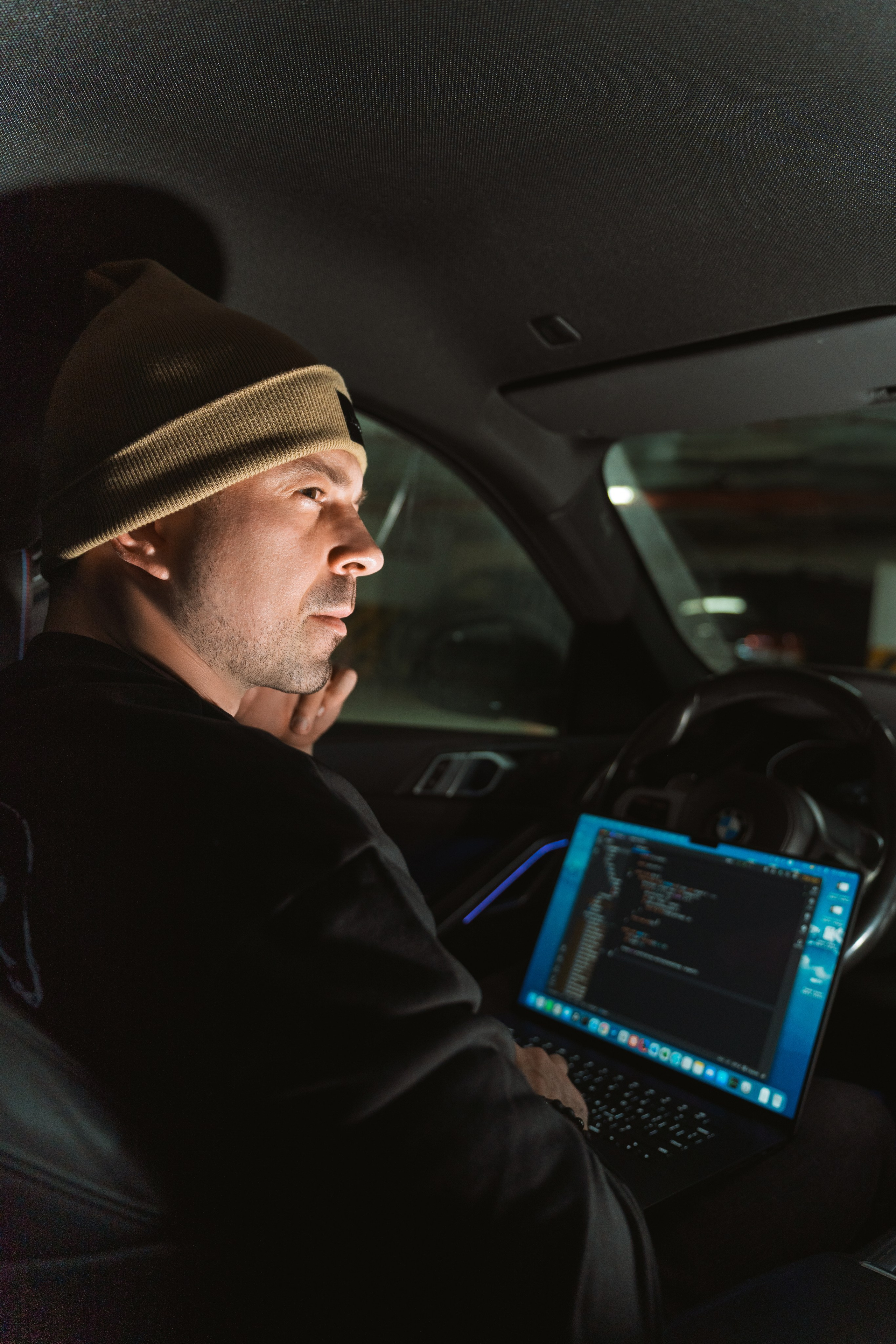 Современная фотосессия для специалиста IT-сферы. Портретный фотограф в Москве Фарид Леонов