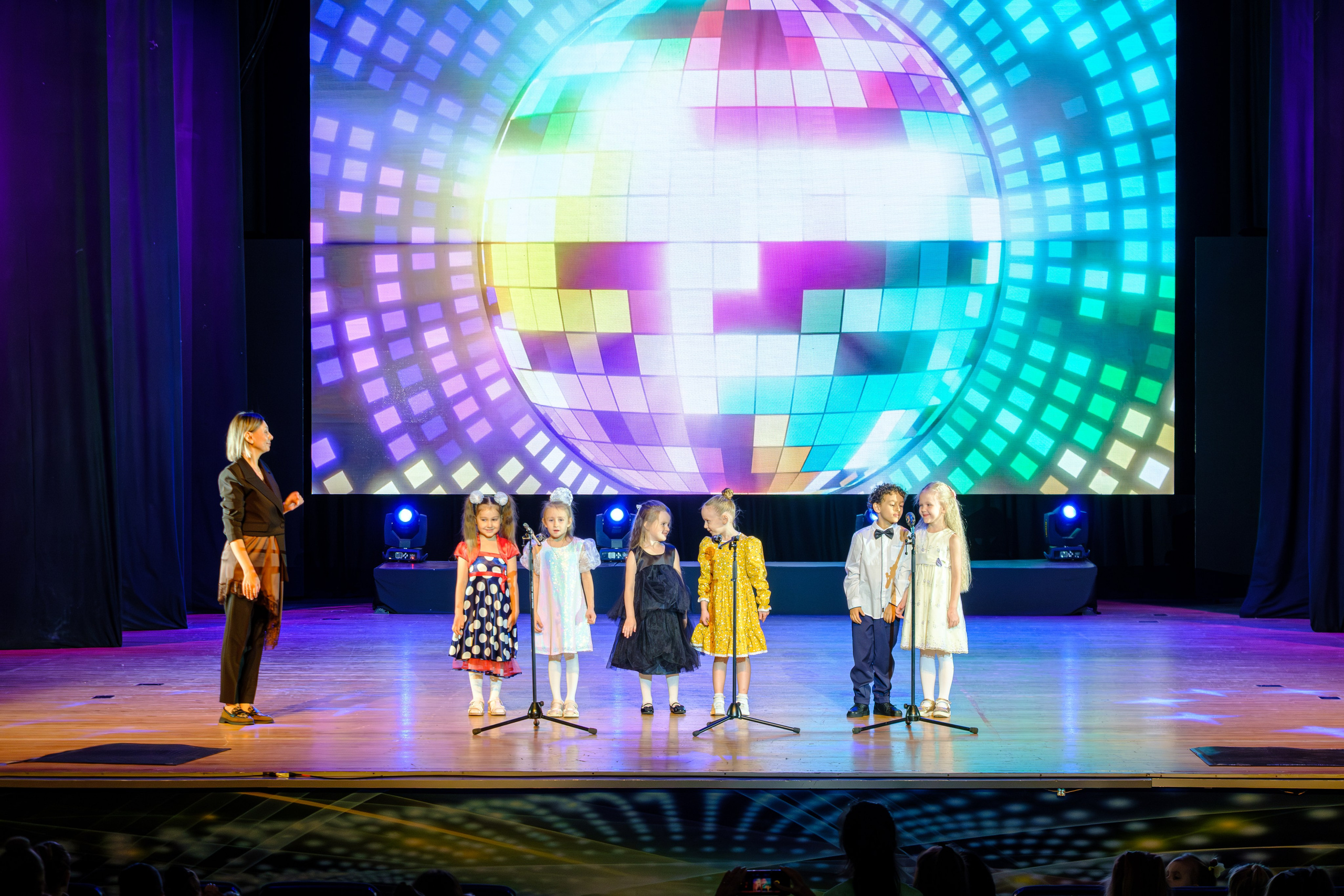 Радость и волнения: молодежные традиции Междуреченска.