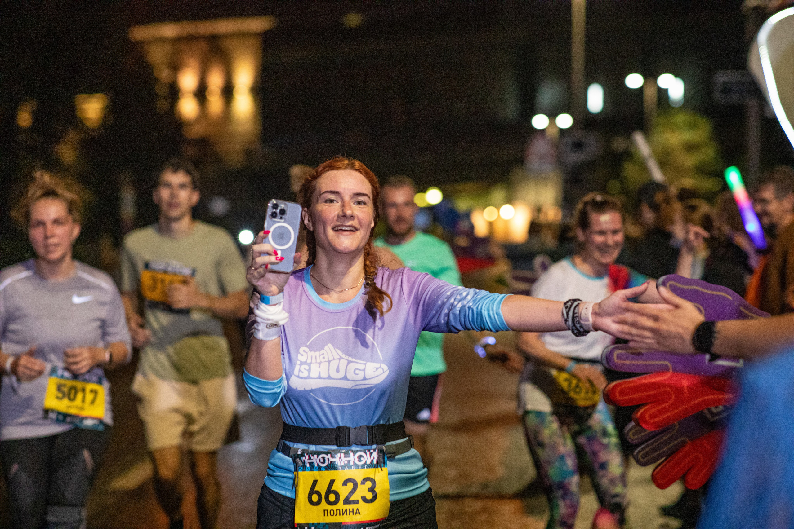 Ночной забег в ленте фотографий бегунов 03.08.24. Фотограф Сергей Ловкий