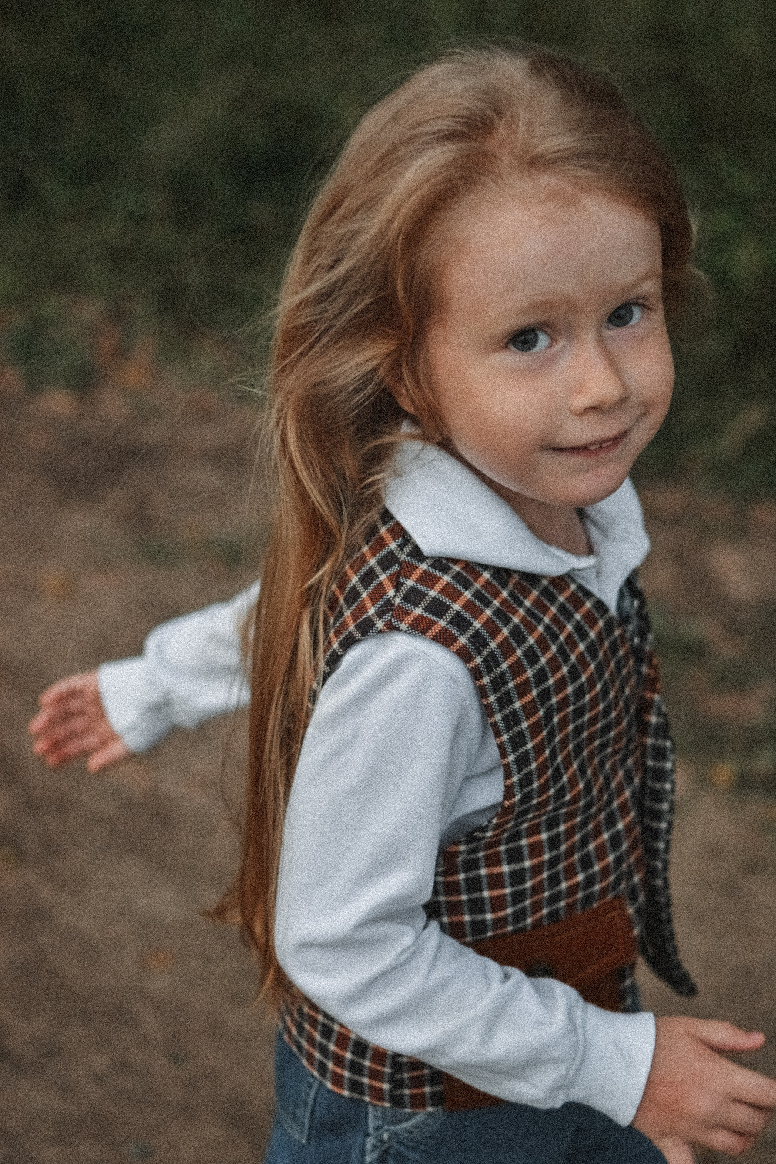 Мама и дочь в лесу. Alenasokolowa.ru