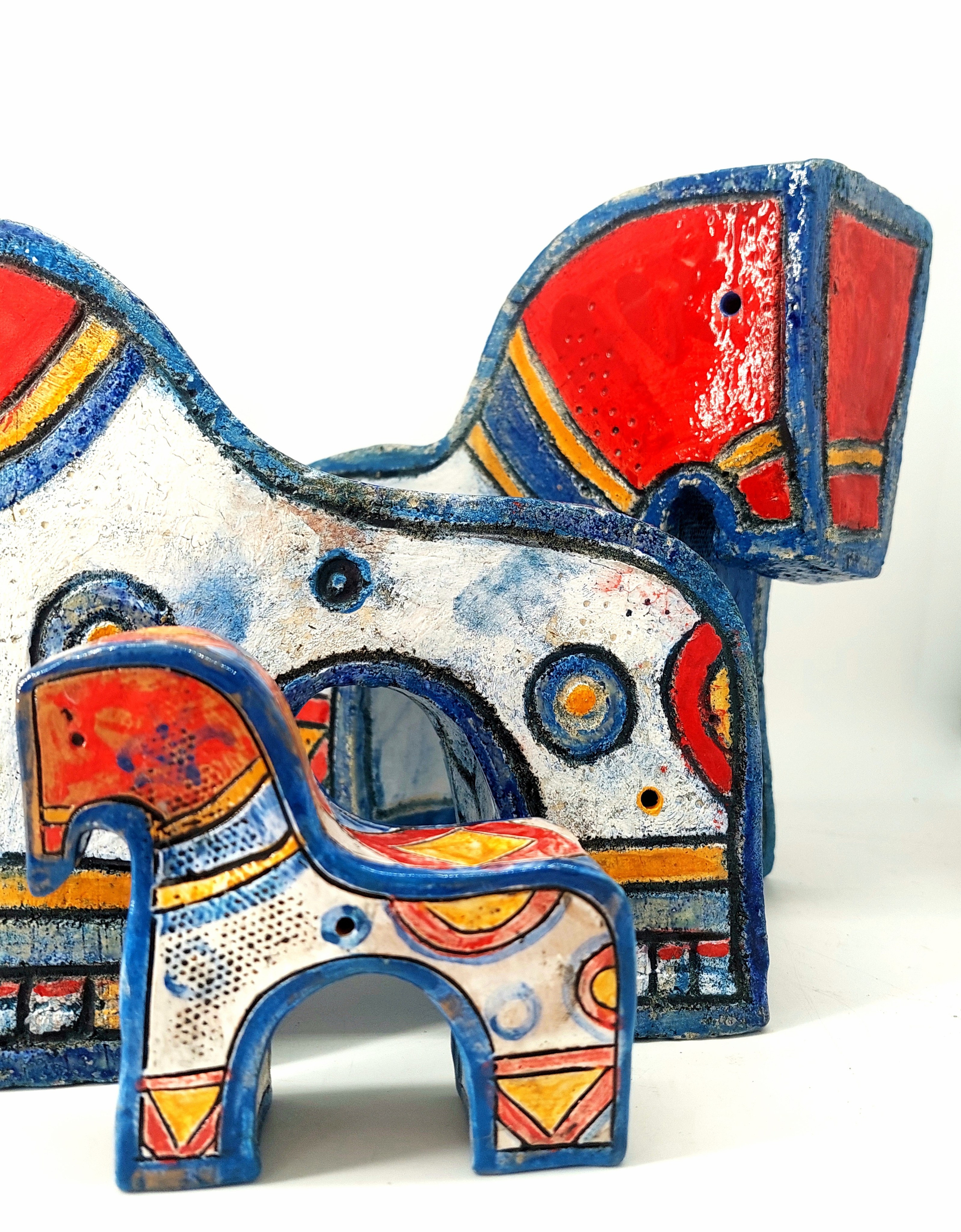 Лошадки. Шамот, фарфор, ангобы, оксиды, глазурь. 23х27. 20х24. 13х9. 13х9. 13х9 см.