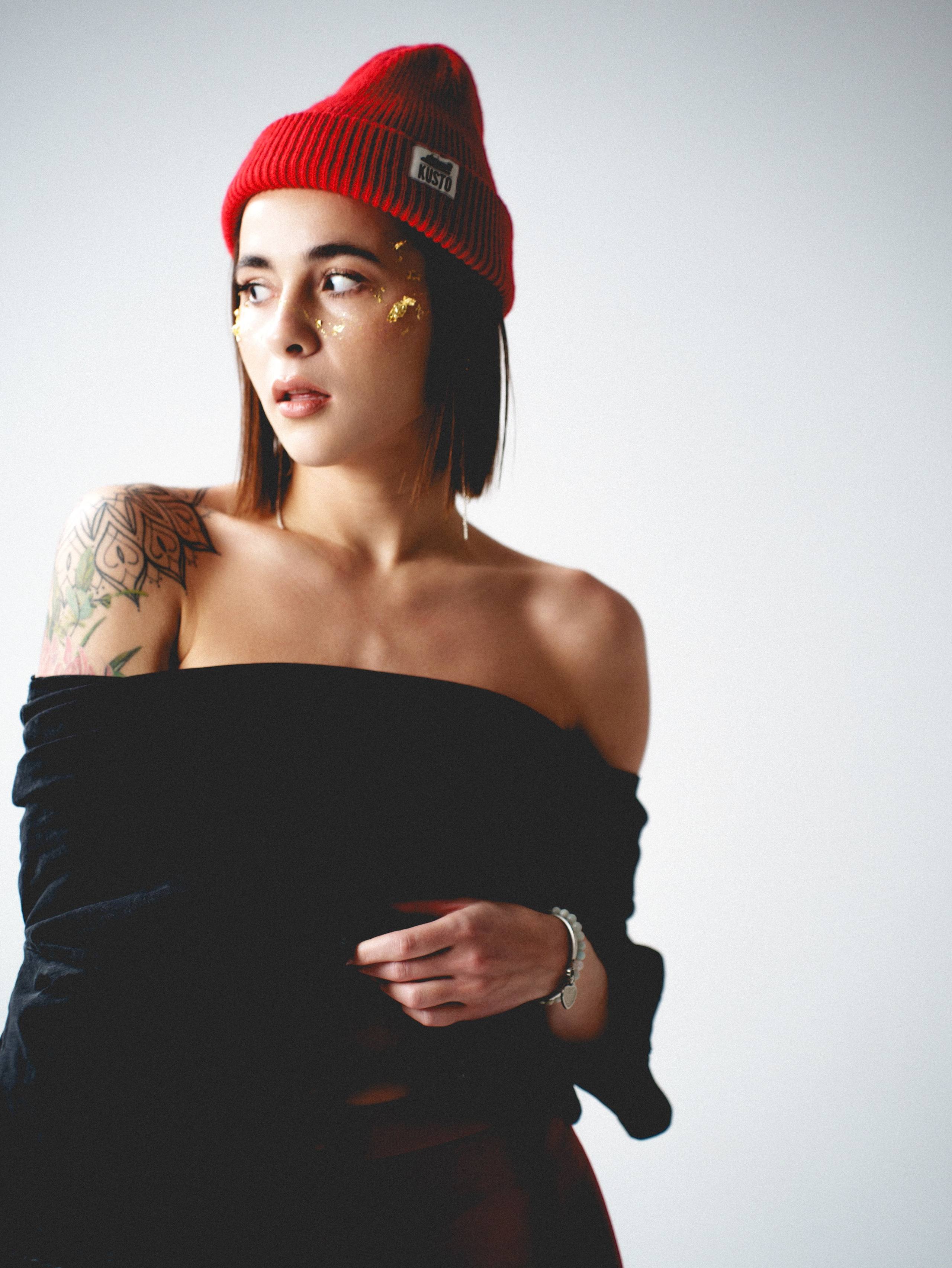 В красных колготках. Иван Упоров — фотограф, рилсмейкер чебоксары