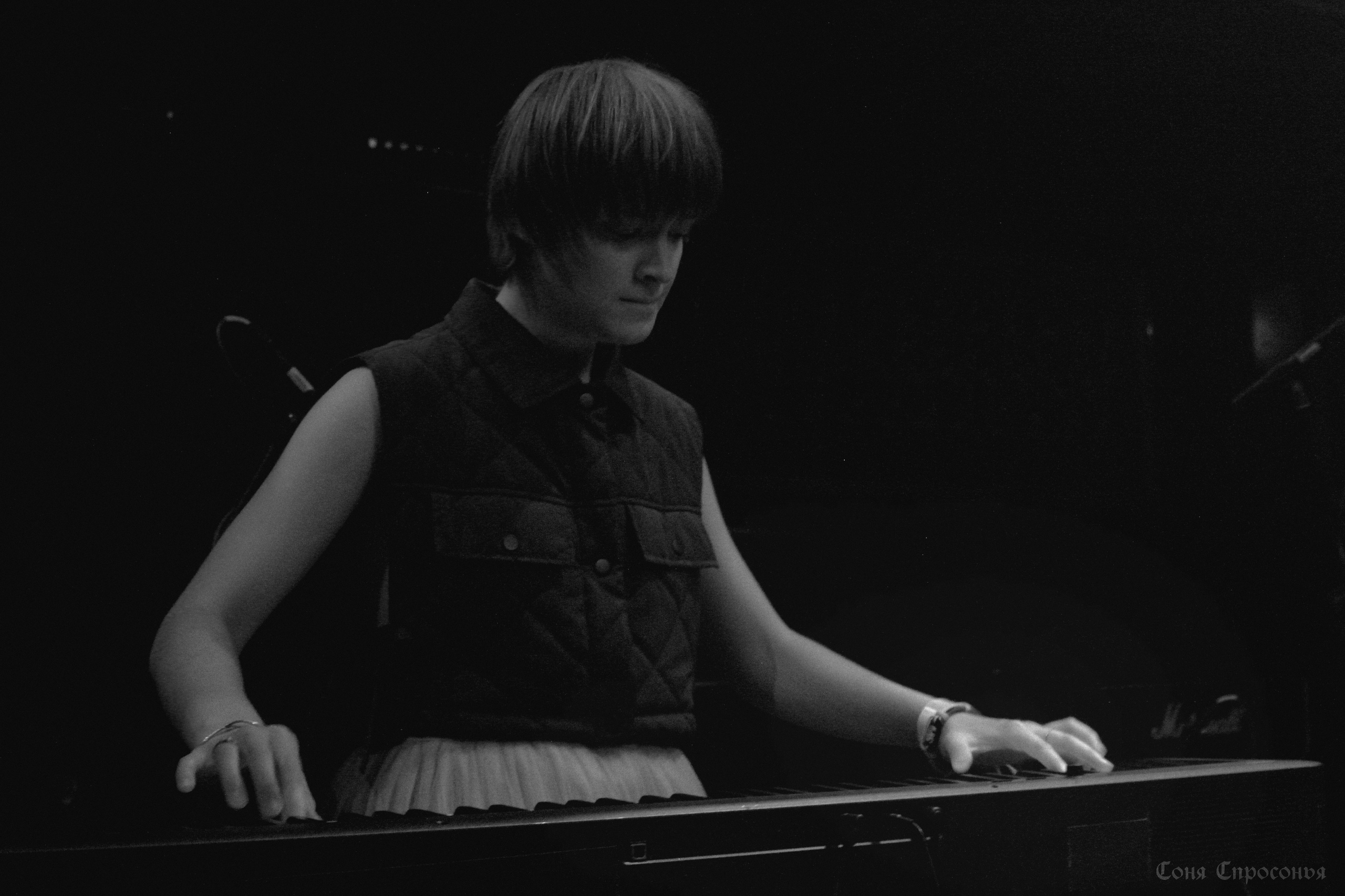 Синестетик 26.08.23. Концертный и портретный фотограф в Москве Соня Спросонья