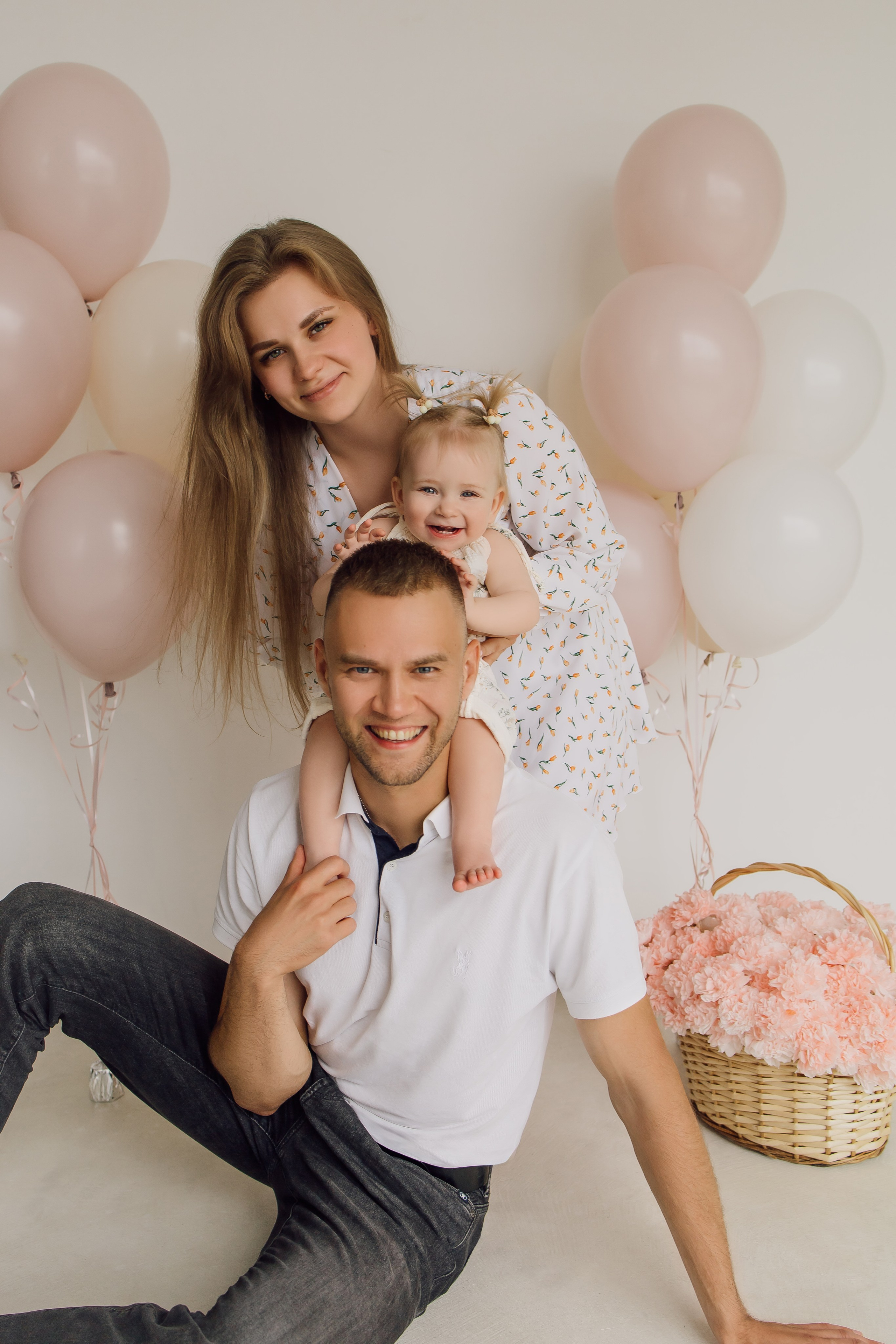 МАлышка Анечка с мамой и папой