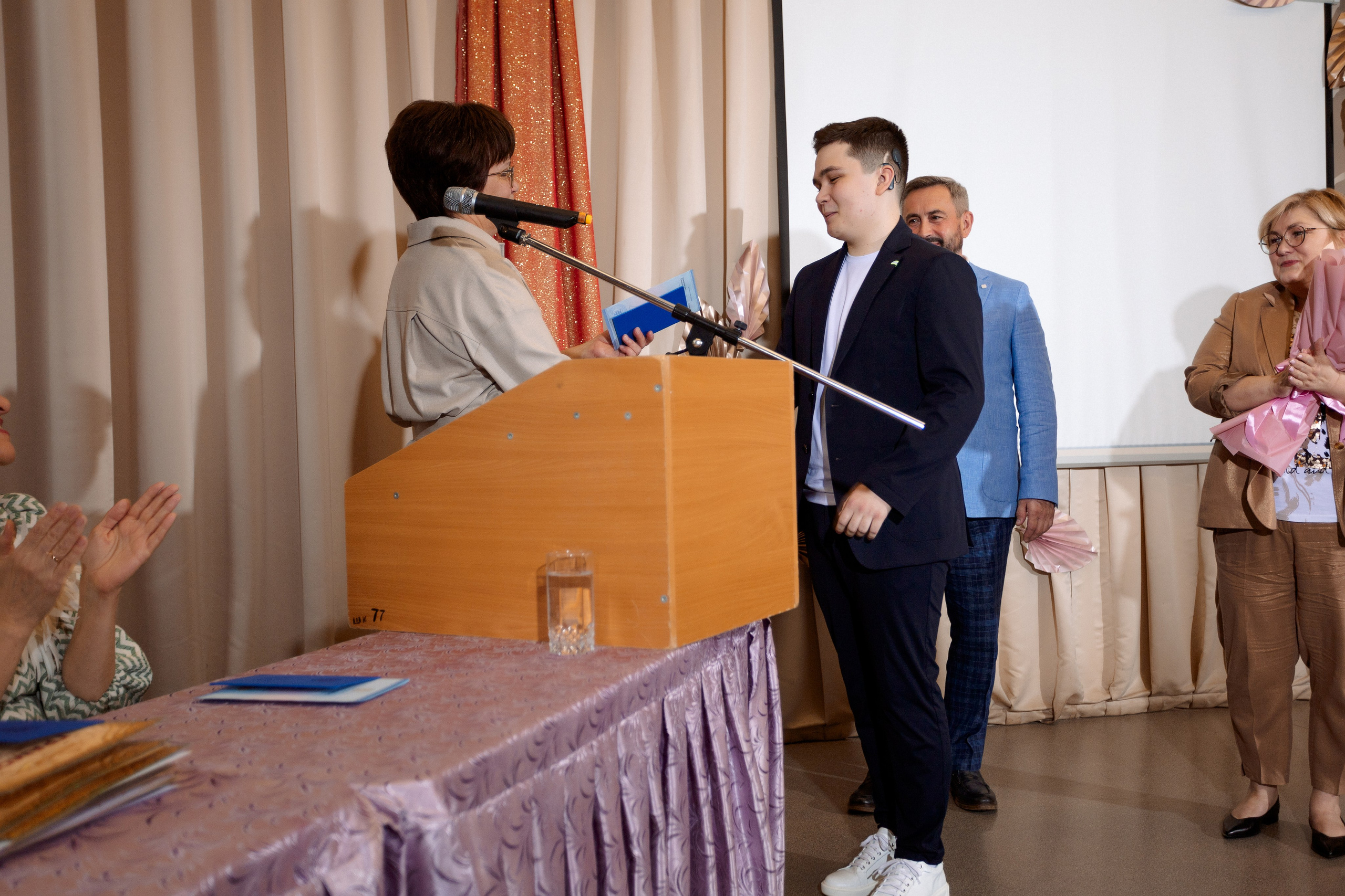 ВРУЧЕНИЕ АТТЕСТАТОВ: Пример. Все фото. Профессиональный фотограф в Ижевске Леша Петров