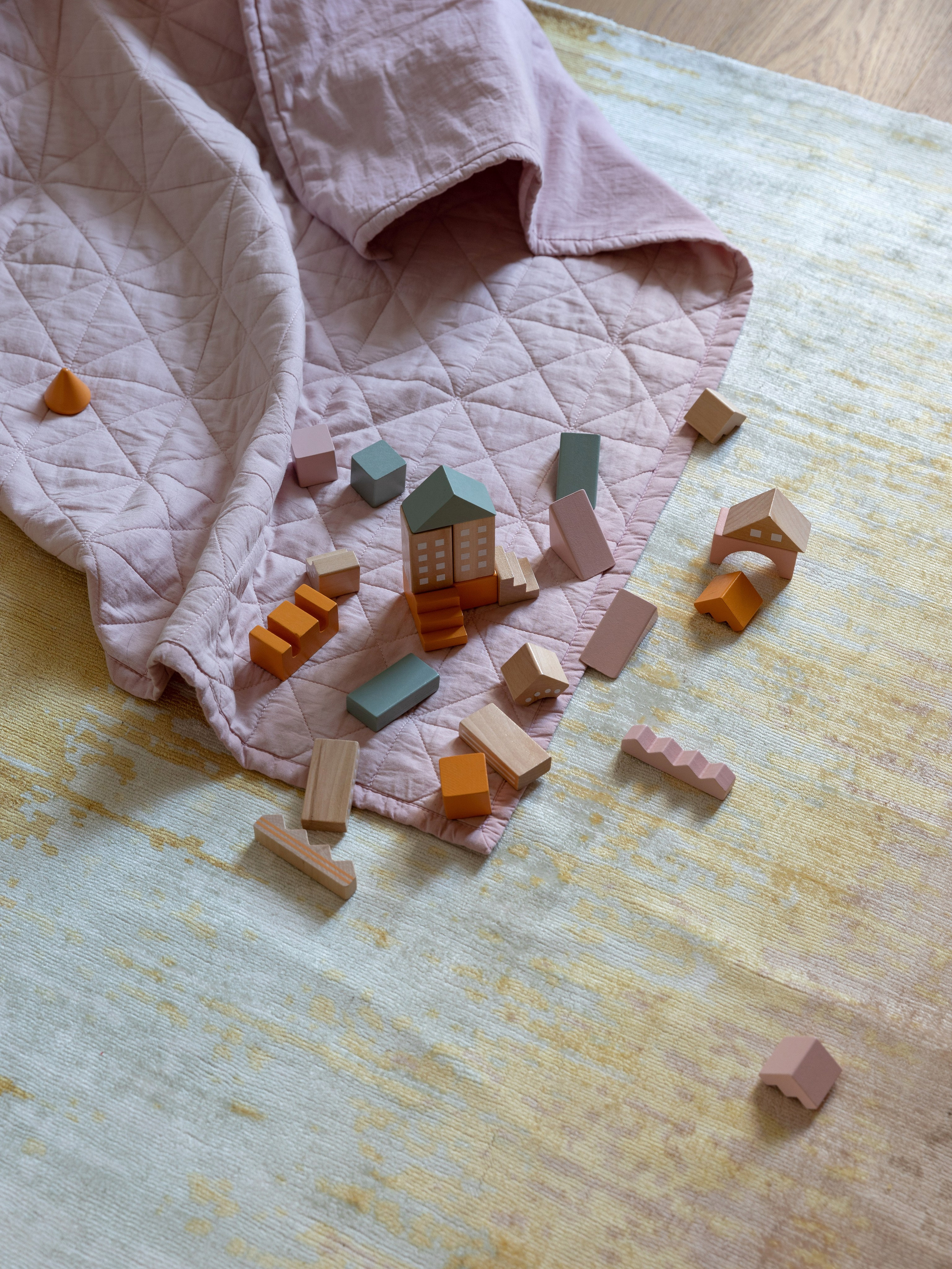 Парадная. «Roots» полный цикл производства мебели и интерьерных решений