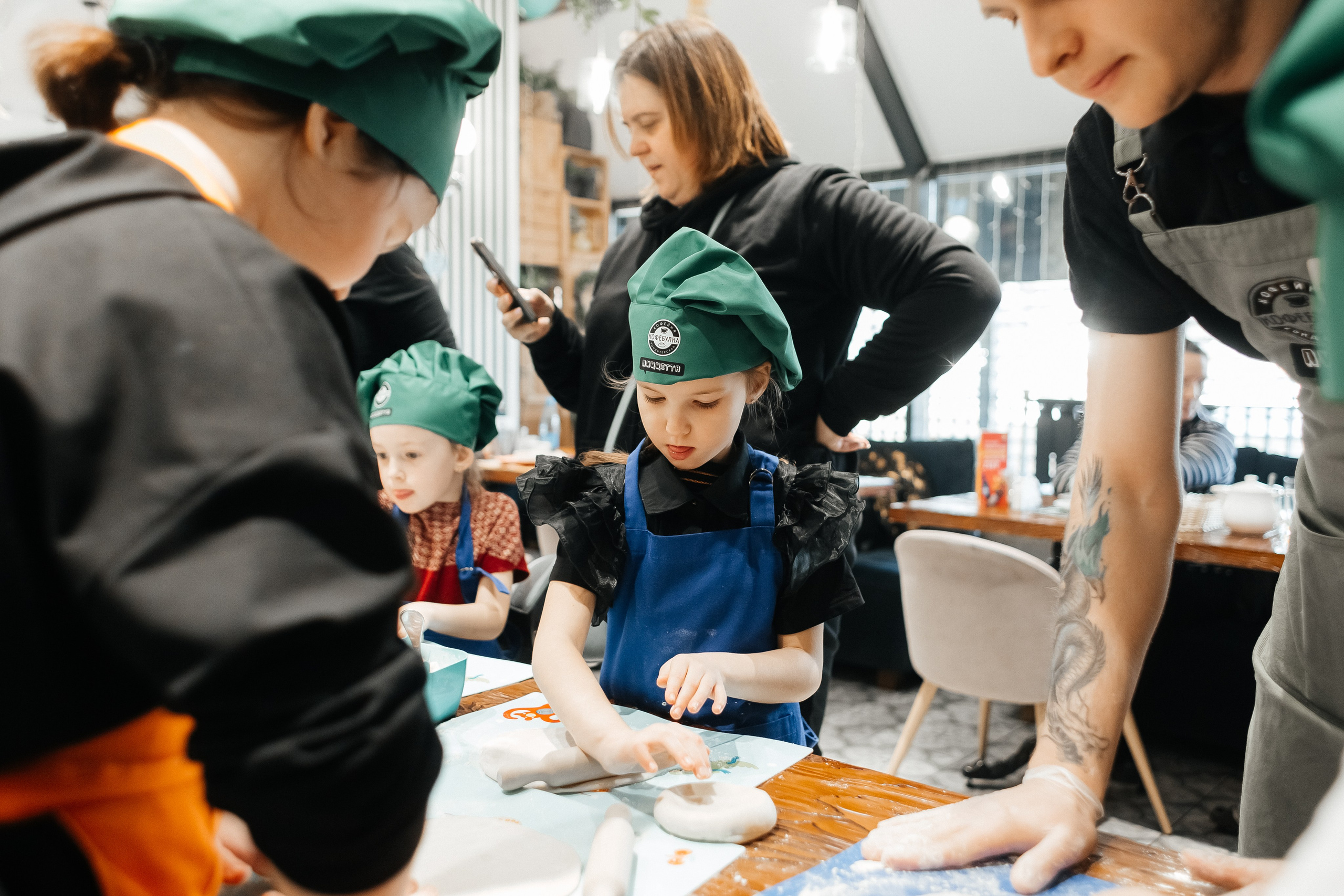 Детский мастер-класс в «Кофебулка». Фотограф Кемерово | Сергей