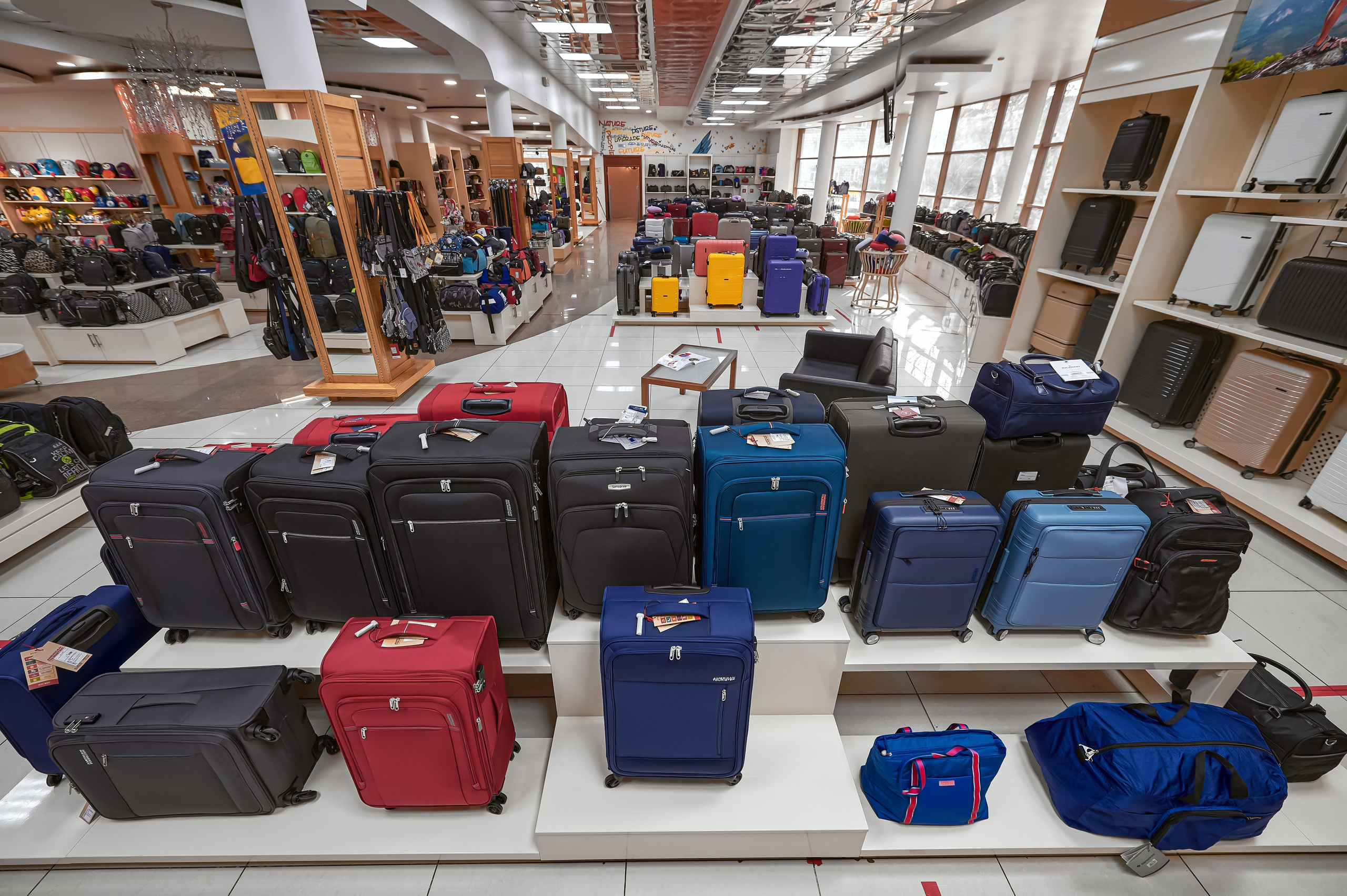 Портфолио по интерьерной и экстерьерной фотосъёмки: Мир Сумок — Правый берег. Фотограф Яковлев Роман — Красноярск