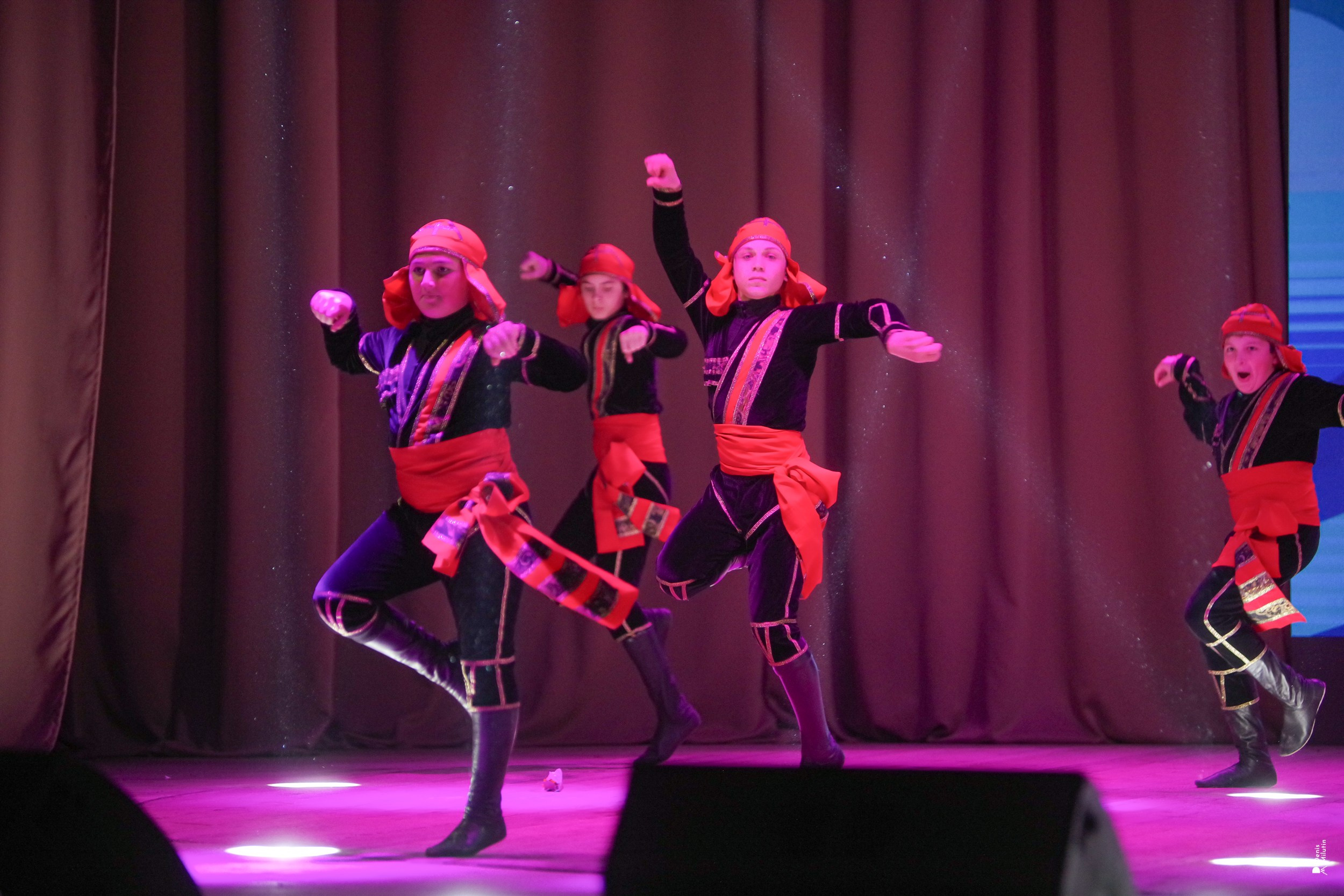 Танцы в Хоби. Портретный фотограф Денис Милютин