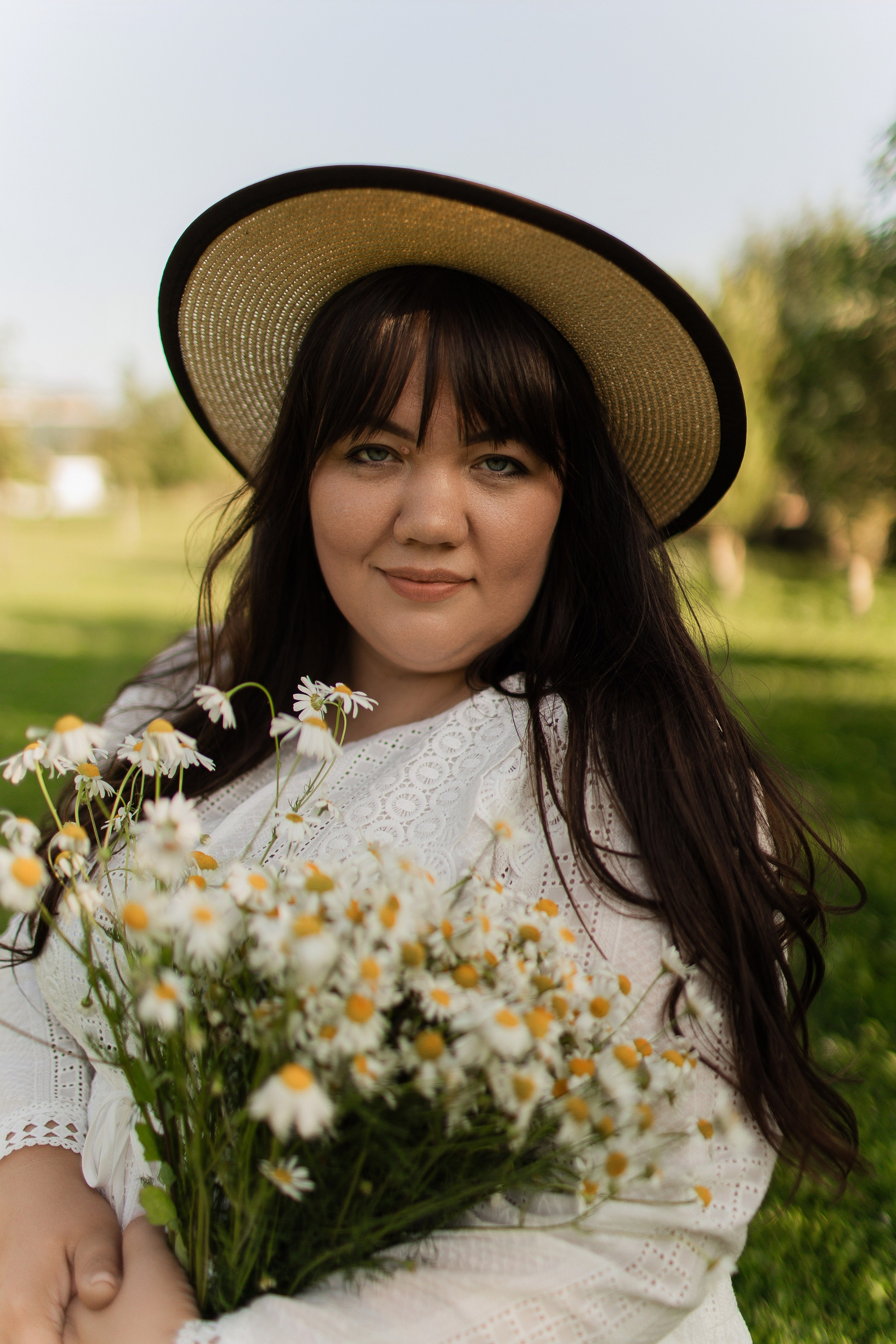 Летний день в парке. Семейная съемка — это красивый способ признаться своей семье в любви