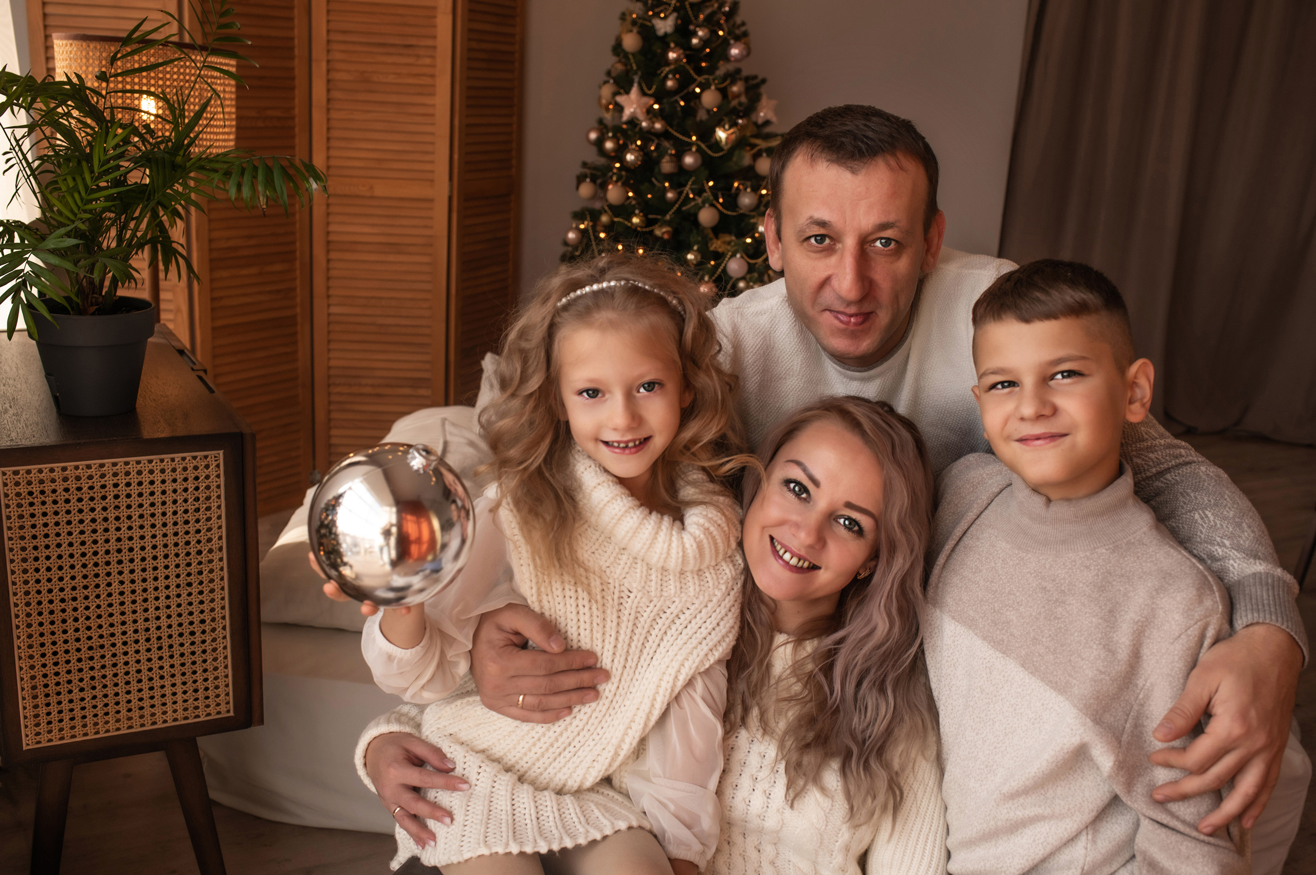 Максим, Ирина, Егор и Полина. Женский, семейный и контент-фотограф в Оренбурге Анна Соловых