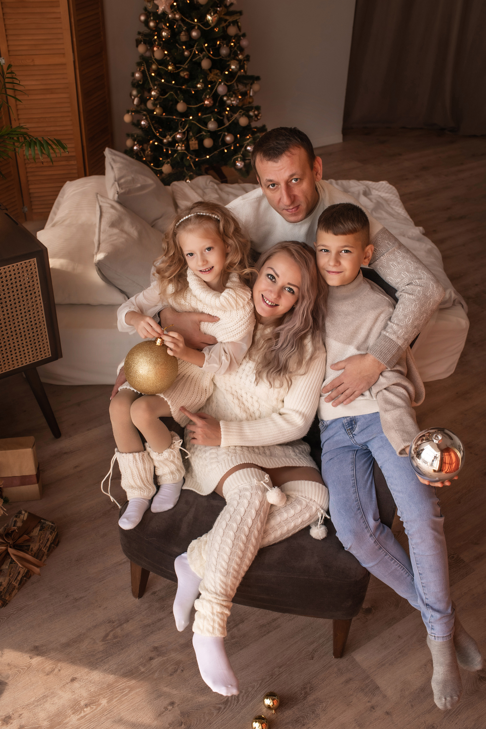 Максим, Ирина, Егор и Полина. Женский, семейный и контент-фотограф в Оренбурге Анна Соловых