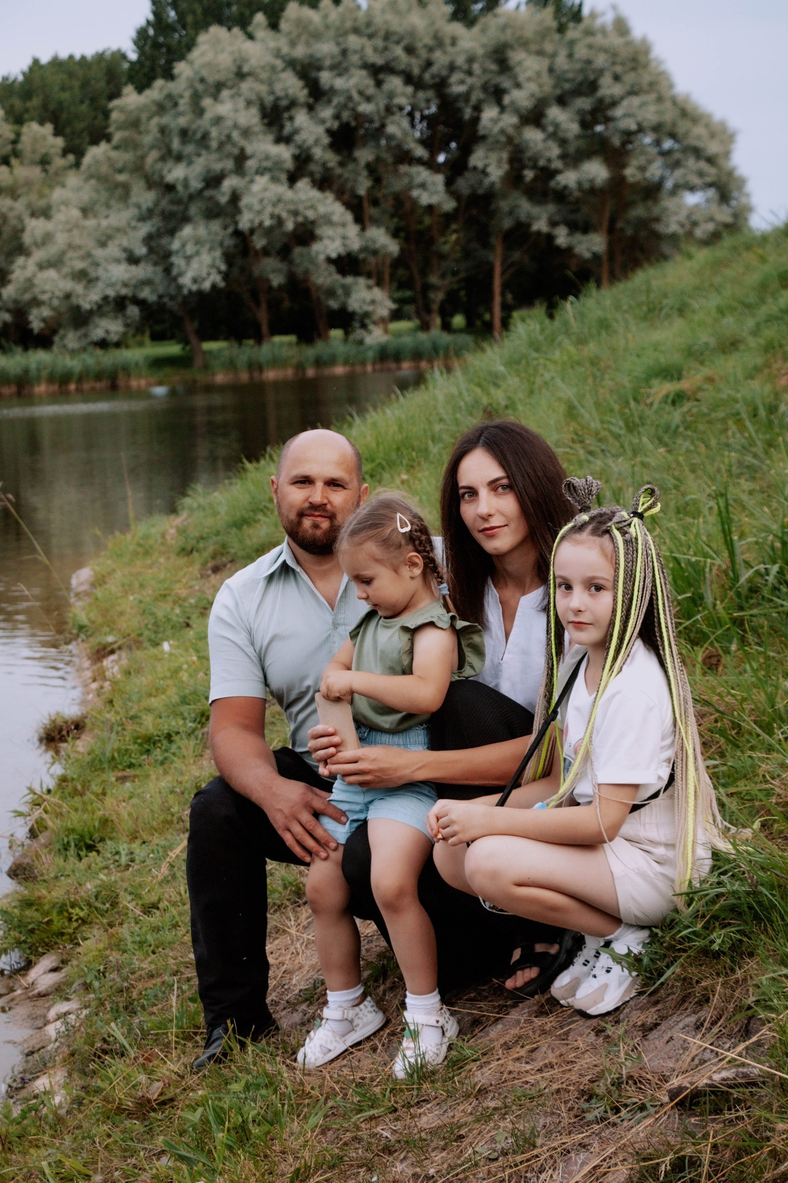 Алексей, Римма, Аннушка и Полина. Бережно сохраняю ваши чувства и истории на своих фотографиях