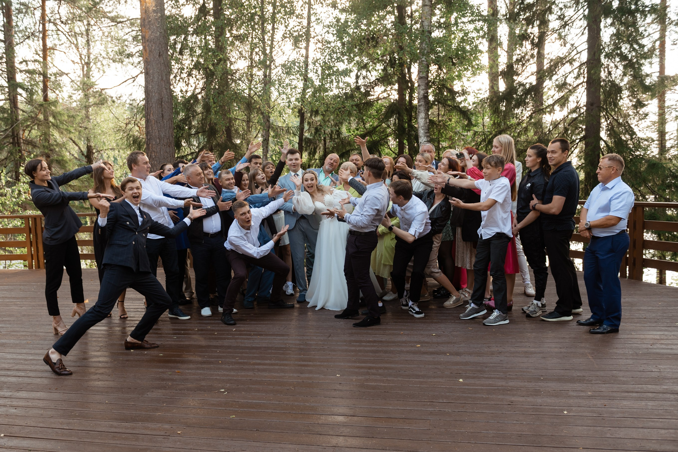 Весь день под дождем, вечером закат на озере. Свадебный и семейный фотограф София Невская