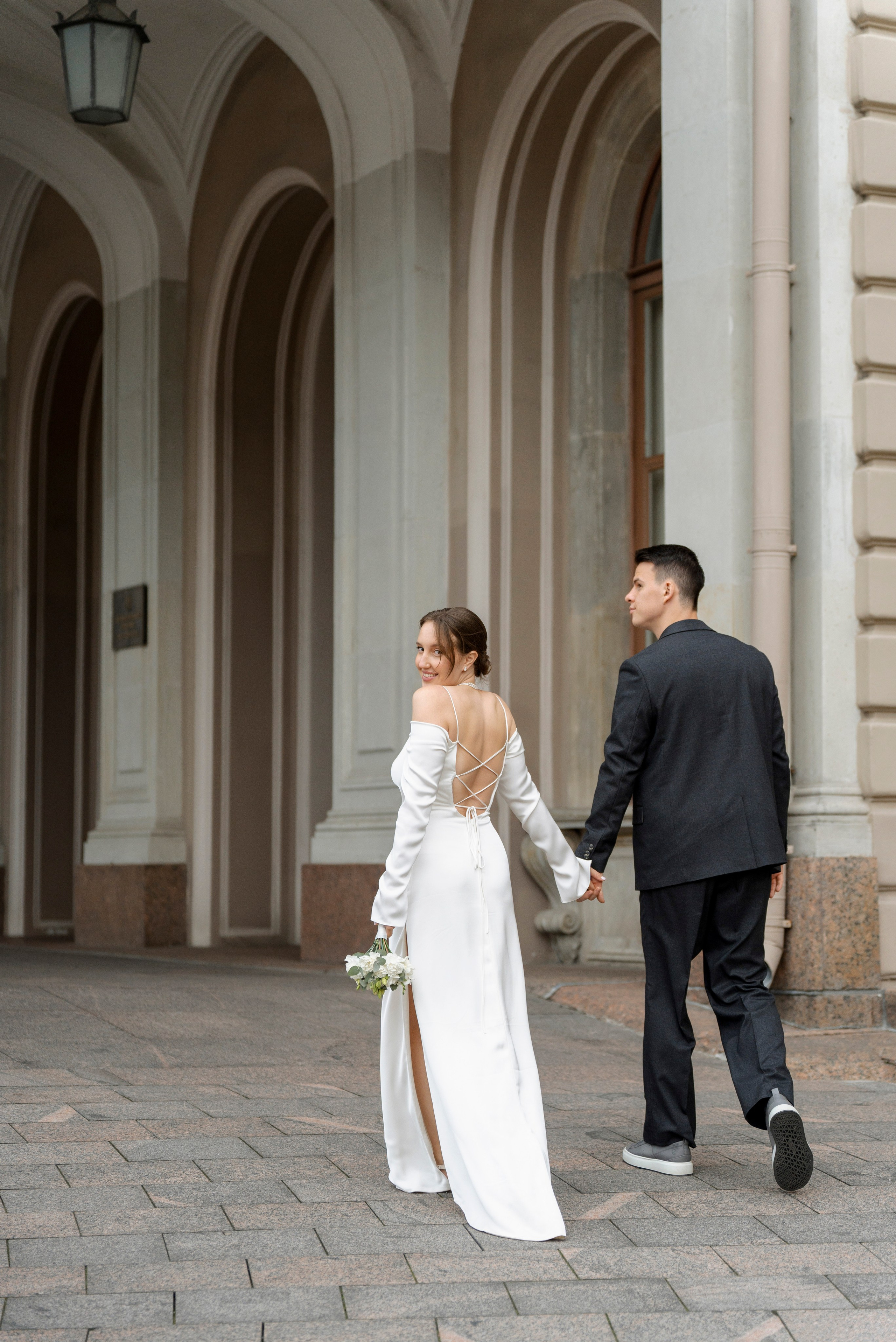 Лёня и Юля. Питер. От утра в отеле до вечеринки в ресторане на заливе. Цифра и плёнка. Свадебный фотограф Катерина Чулкова
