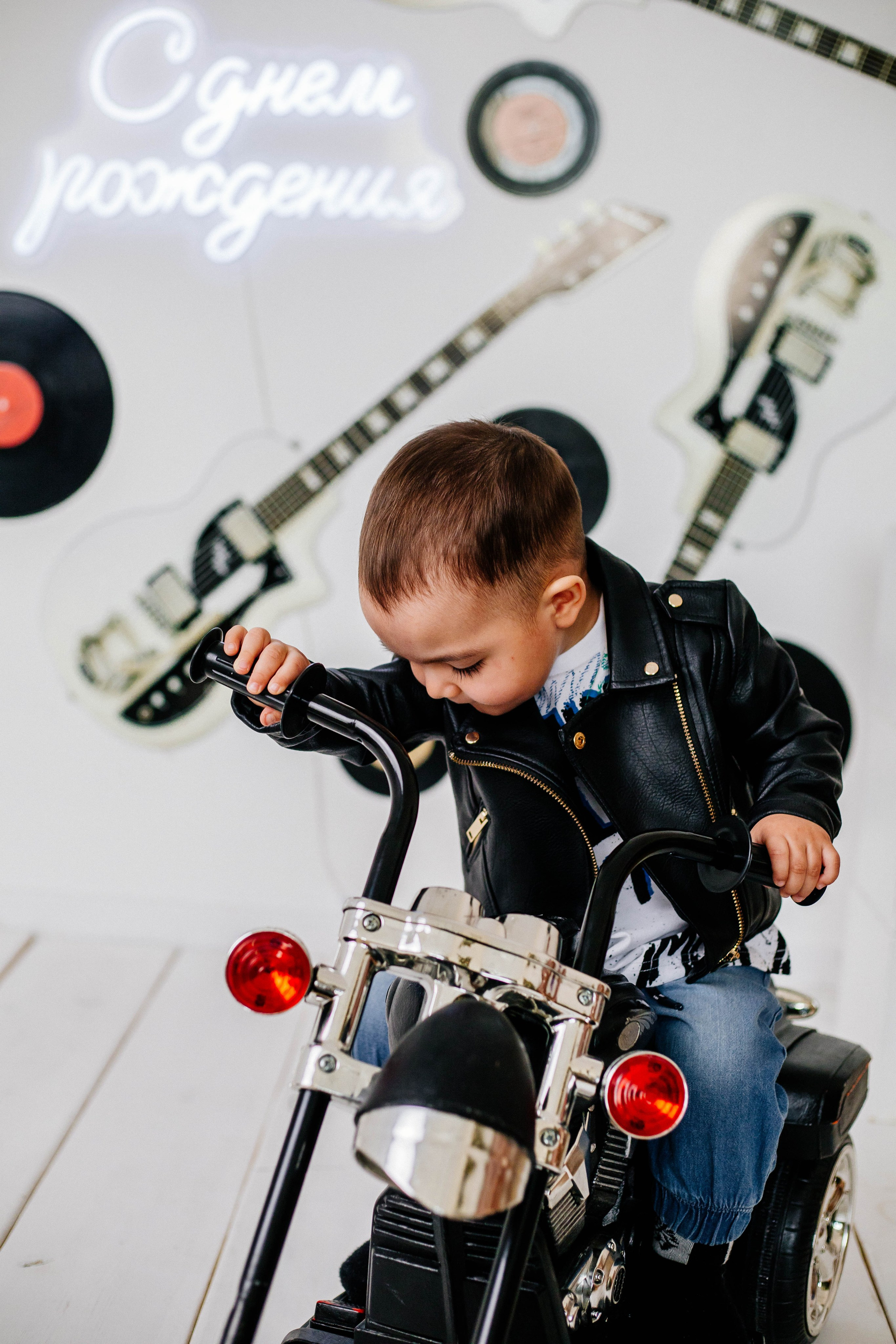 Лев с семьей. Рыжова Тамара