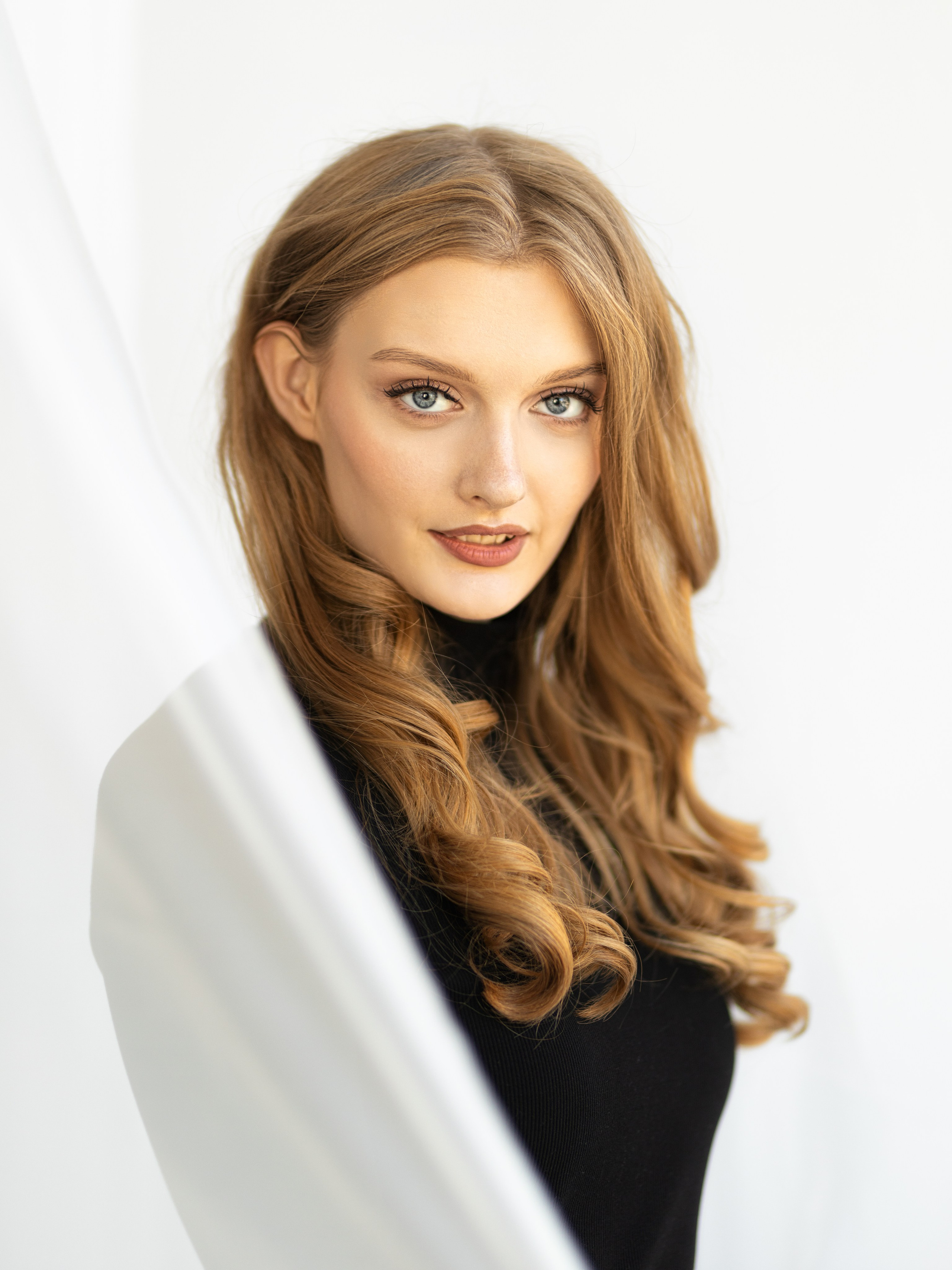 Студийная съемка с Викторией в интерьере в формате для «себя». Дмитрий Шульгин, портретный фотограф в Воронеже