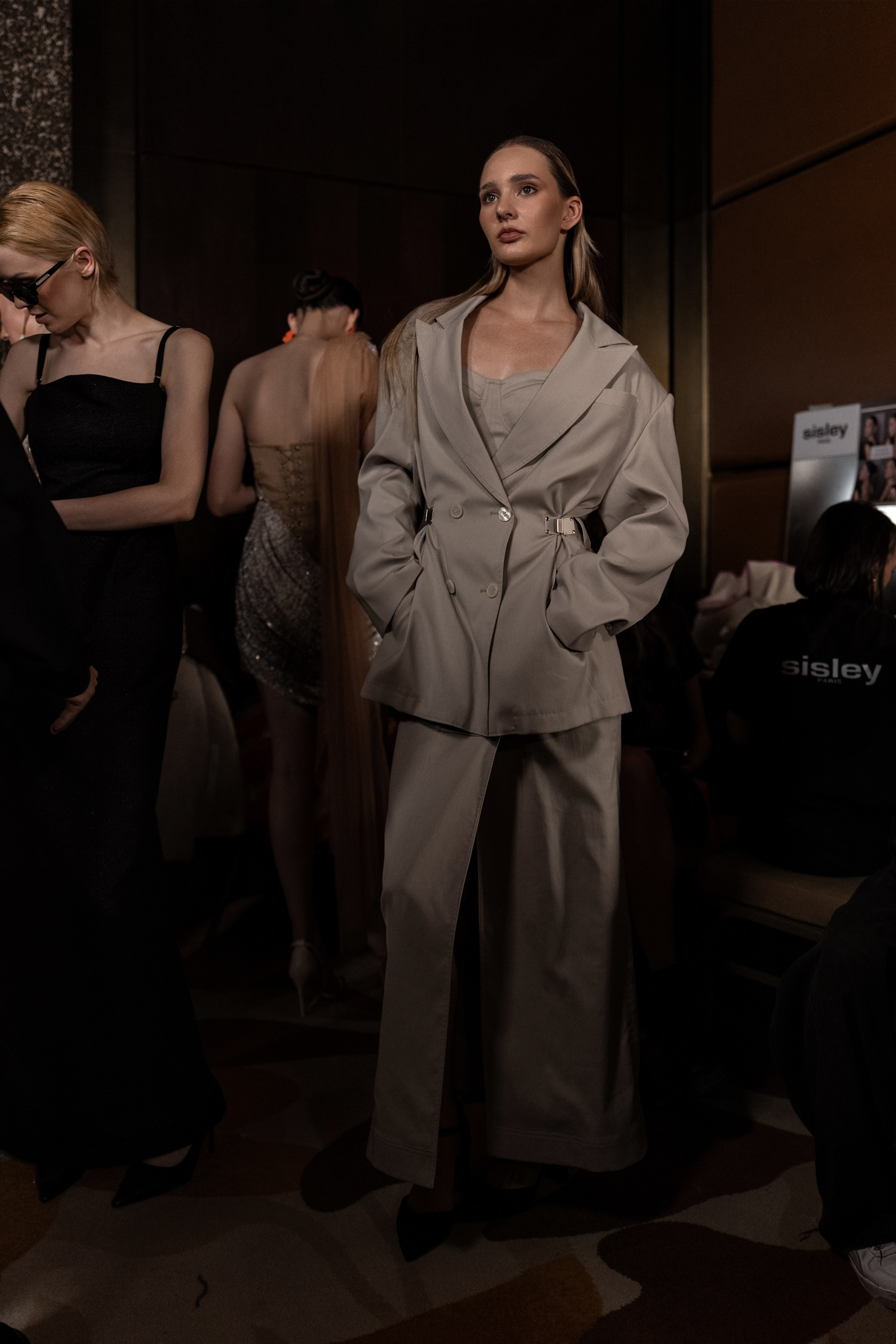 Backstage. Сайт Алматинского НЮ АРТ, будуар и фэшн фотографа Дениса Карпенко