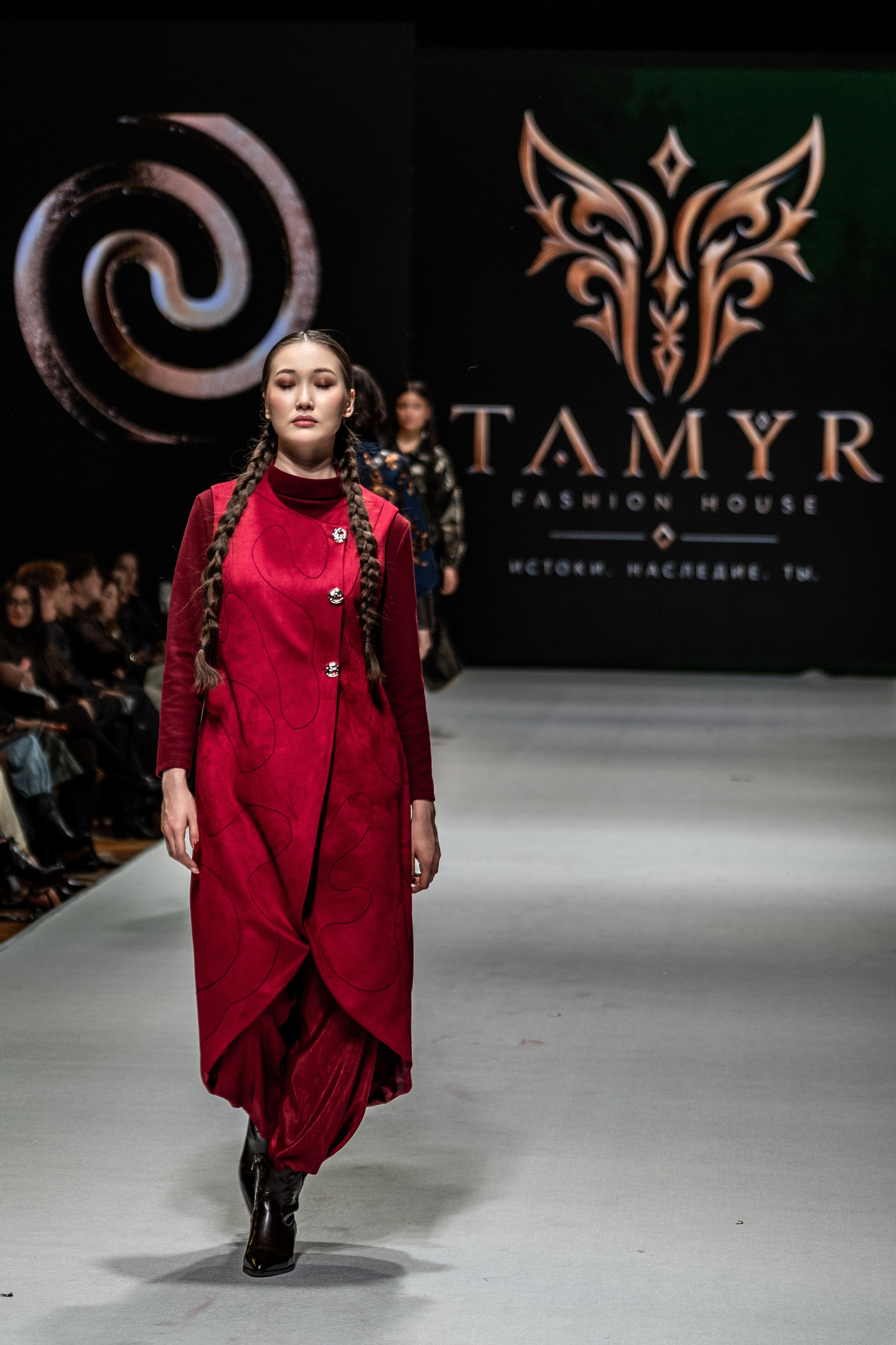 Fashion House TAMYR. Сайт Алматинского НЮ АРТ, будуар и фэшн фотографа Дениса Карпенко