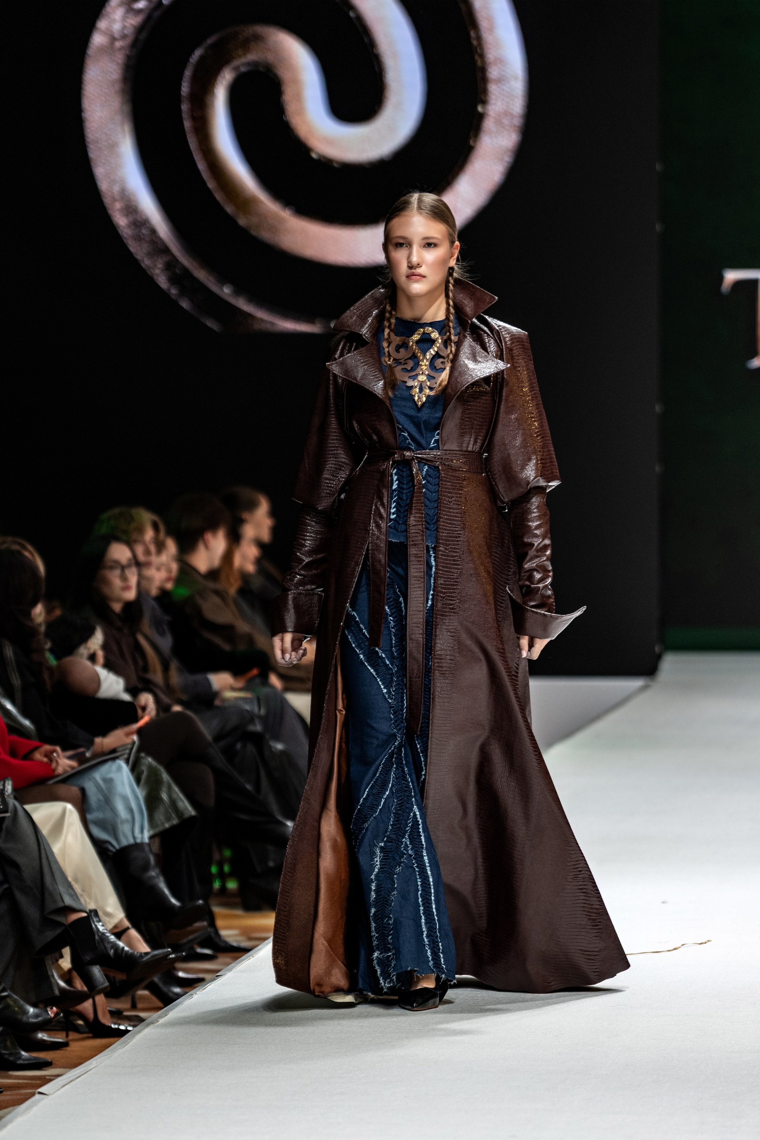 Fashion House TAMYR. Сайт Алматинского НЮ АРТ, будуар и фэшн фотографа Дениса Карпенко
