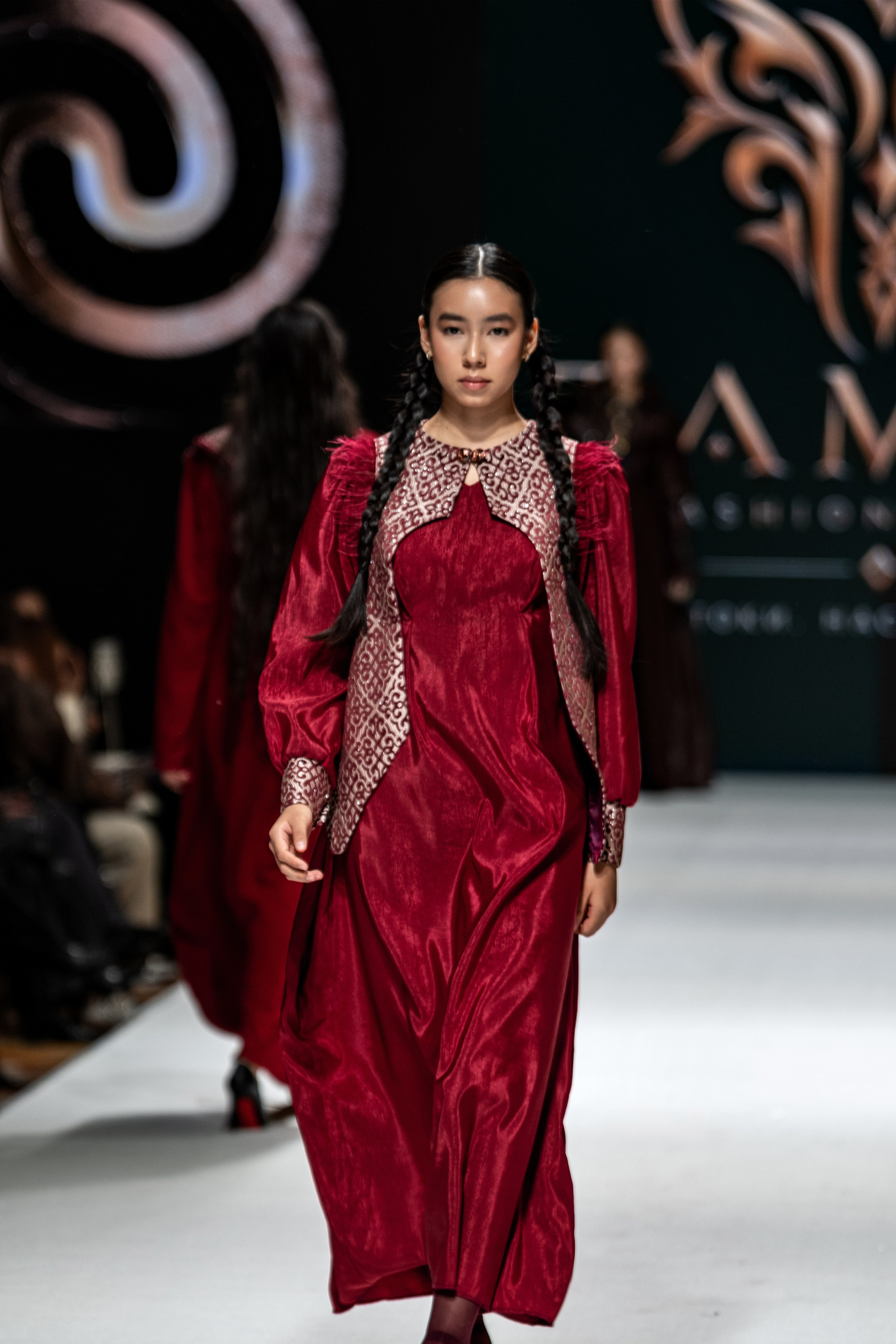 Fashion House TAMYR. Сайт Алматинского НЮ АРТ, будуар и фэшн фотографа Дениса Карпенко