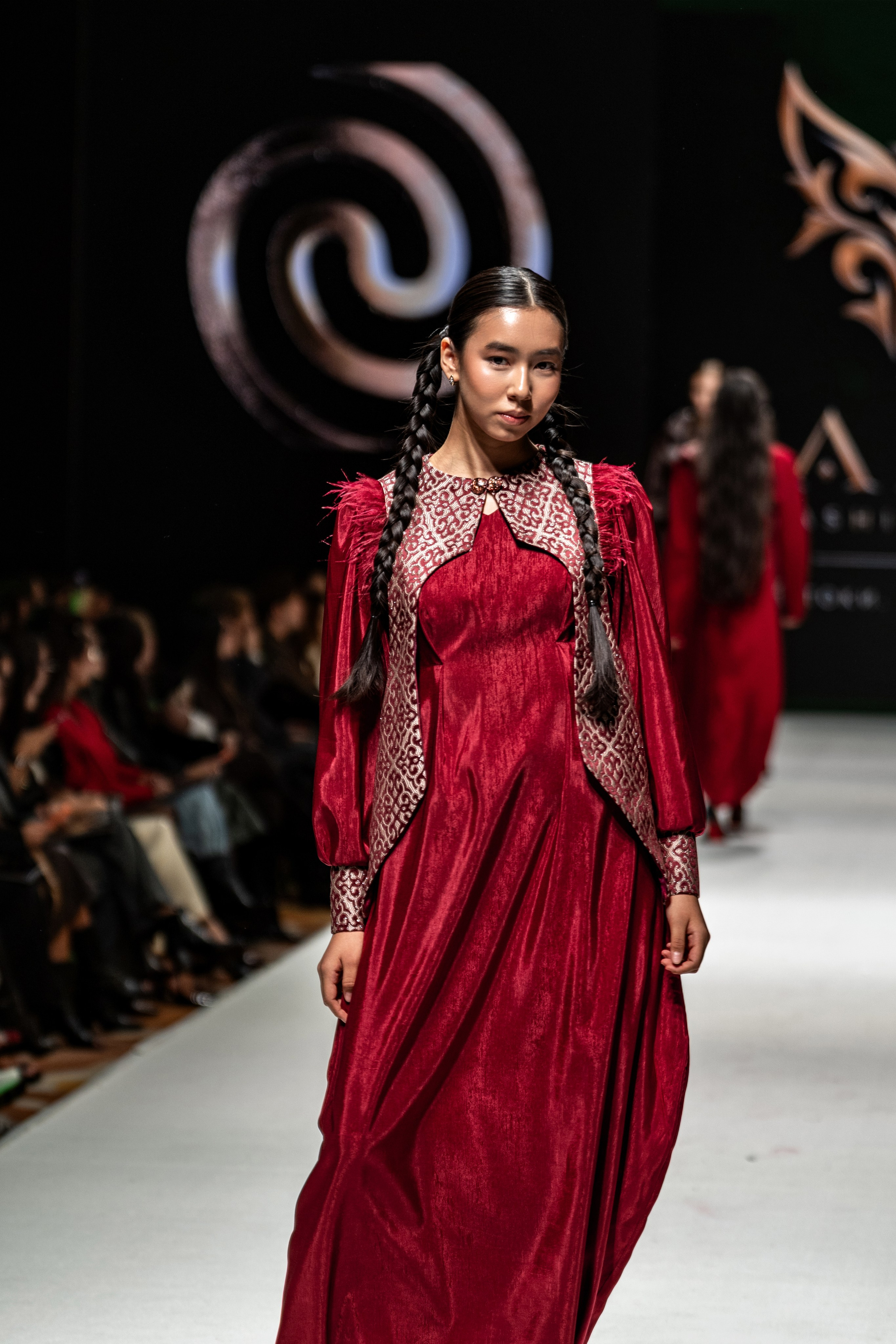 Fashion House TAMYR. Сайт Алматинского НЮ АРТ, будуар и фэшн фотографа Дениса Карпенко