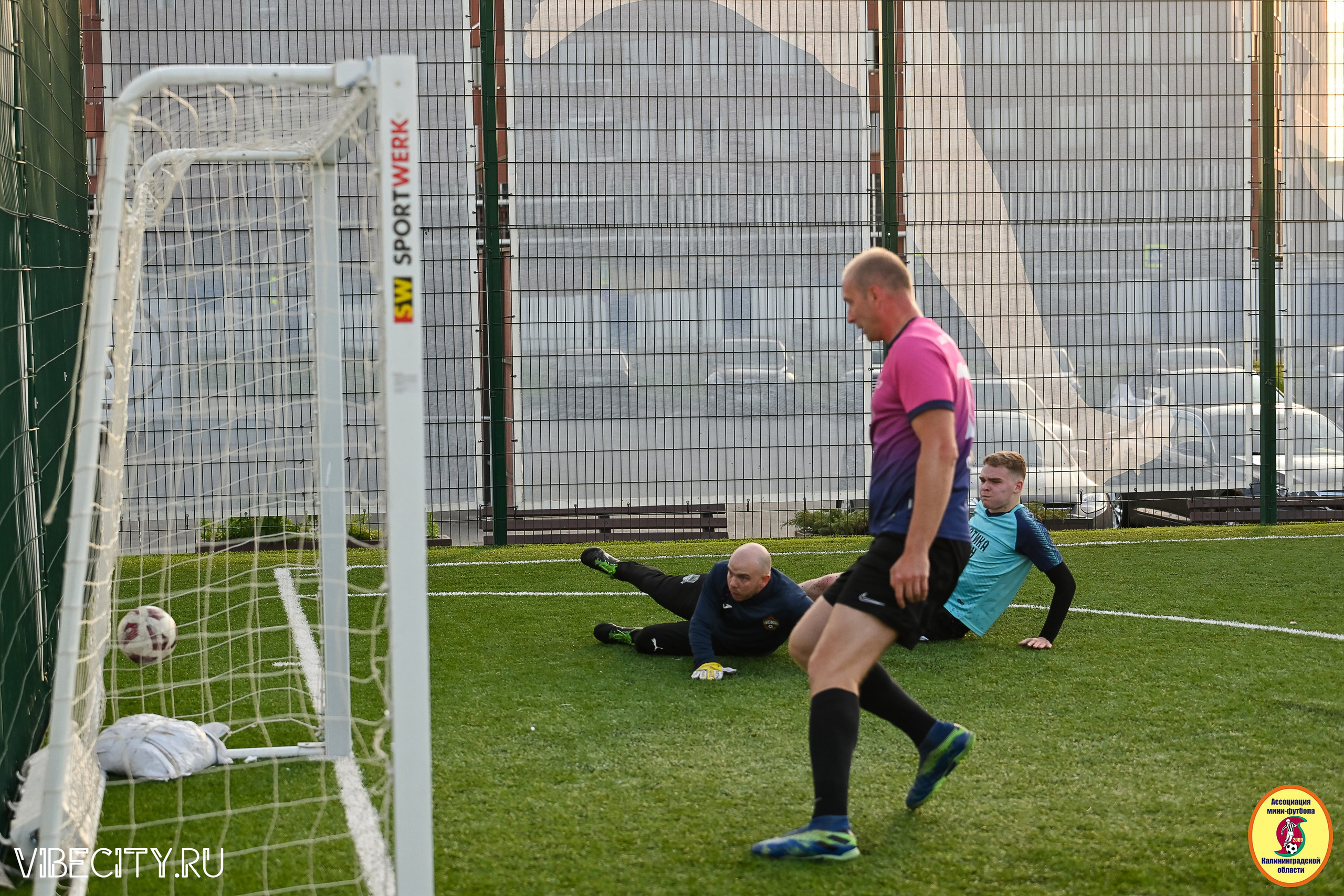 ИГРЫ МИНИ-ФУТБОЛЬНОЙ И КОРПОРАТИВНОЙ ЛИГИ. VIBECITY.RU Вайб Сити Ру Фоторепортажи Фотоотчеты Калининград