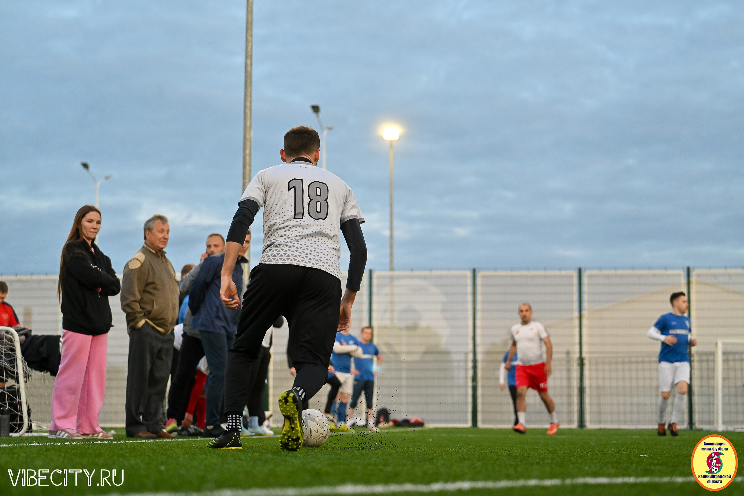 ИГРЫ МИНИ-ФУТБОЛЬНОЙ И КОРПОРАТИВНОЙ ЛИГИ. VIBECITY.RU Вайб Сити Ру Фоторепортажи Фотоотчеты Калининград