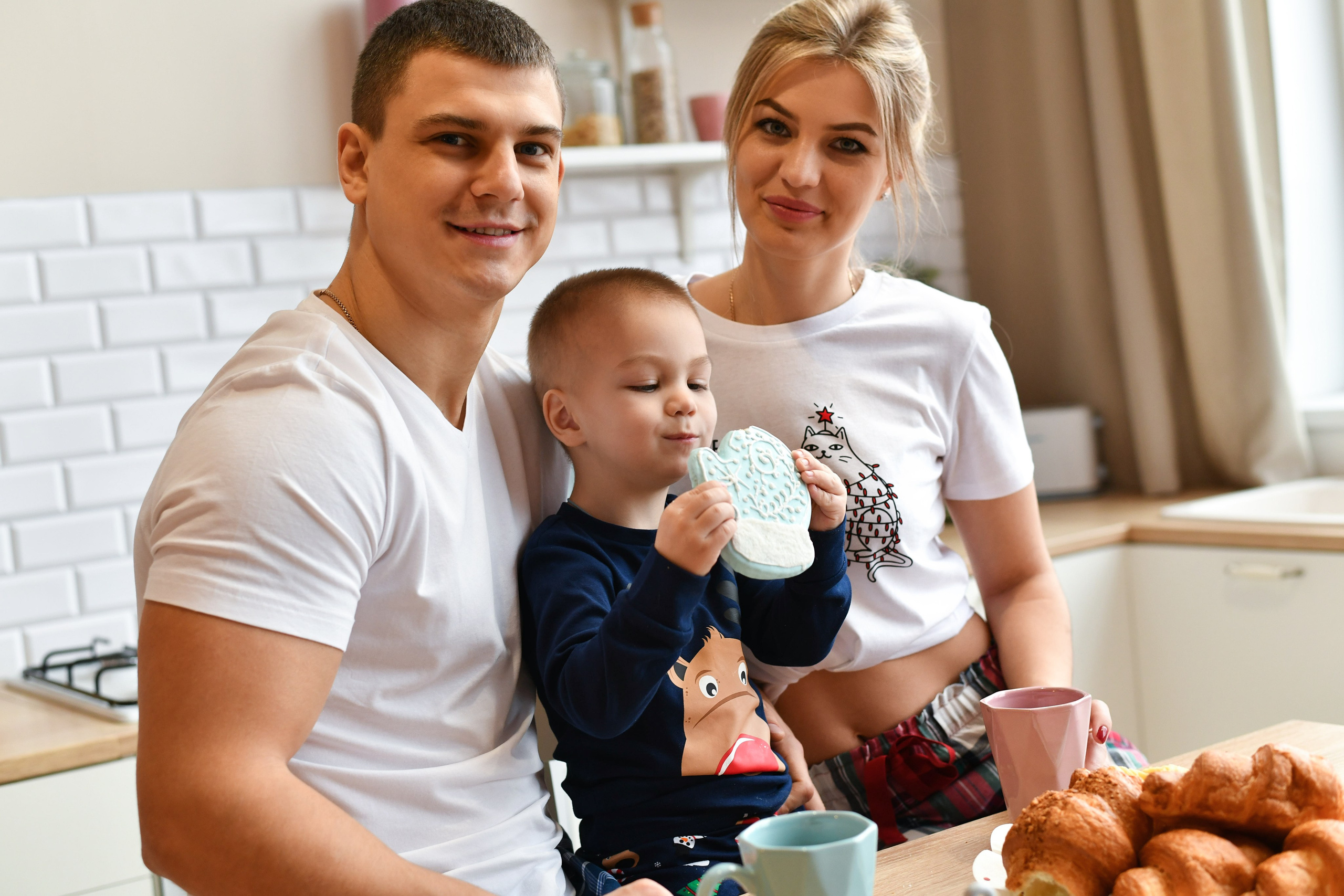 Уютное утро одной красивой семьи. Студия Фотомания. Портретный и контент фотограф в Воронеже Елена Николайчик