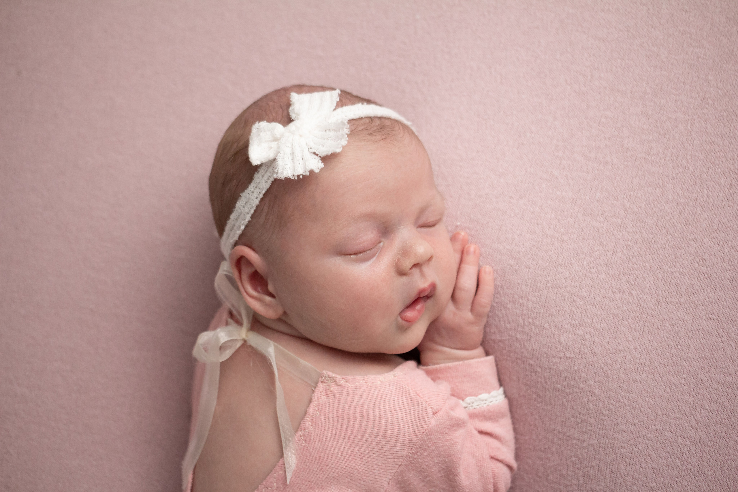 Классический стиль newborn. Фотограф новорождённых Анапа Елена Кушнарь