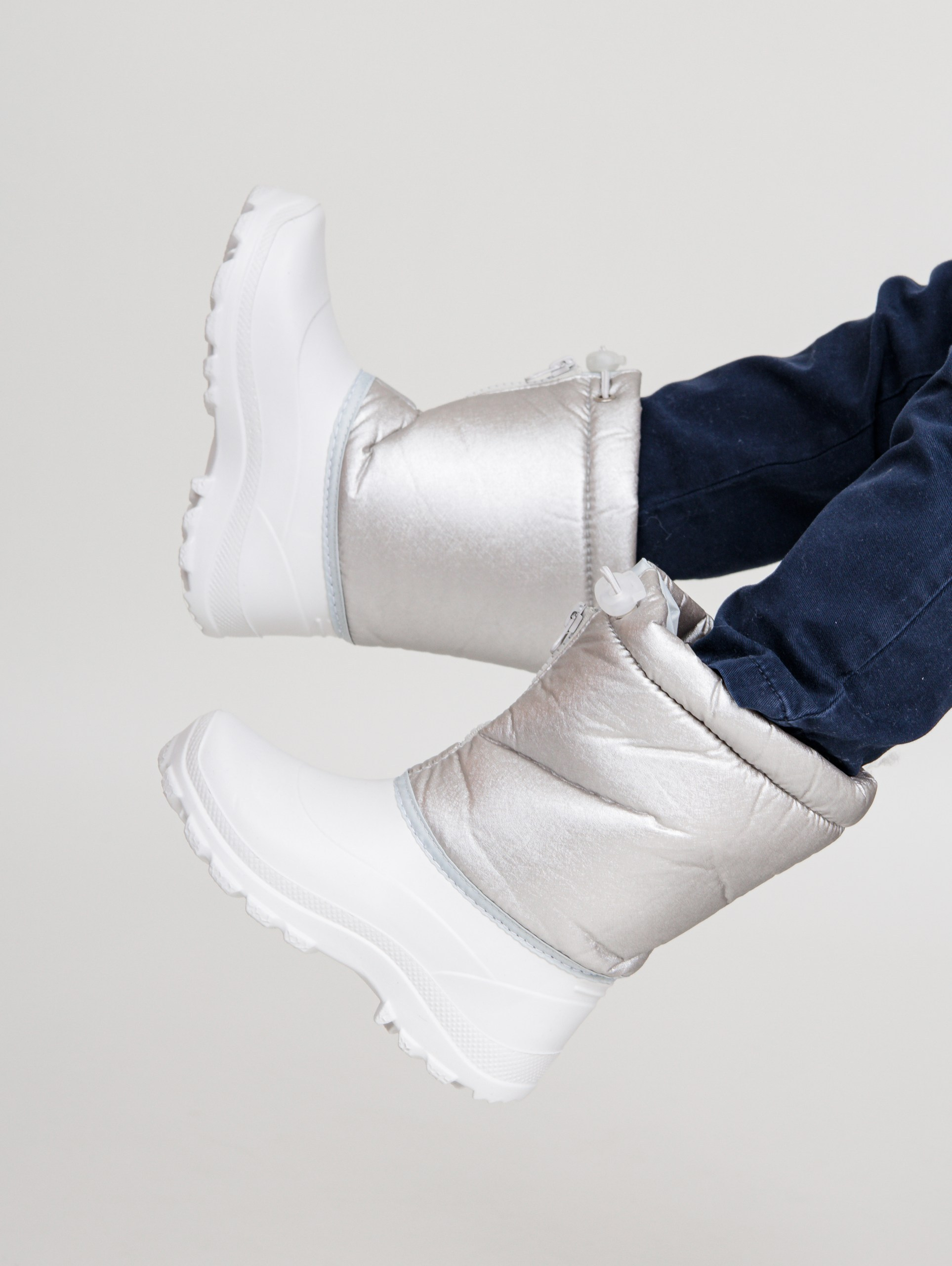 Предметная съемка и продакшн видео обуви для каталога, сайта, маркетплейсов. Студия коммерческой съемки ХВОЯ