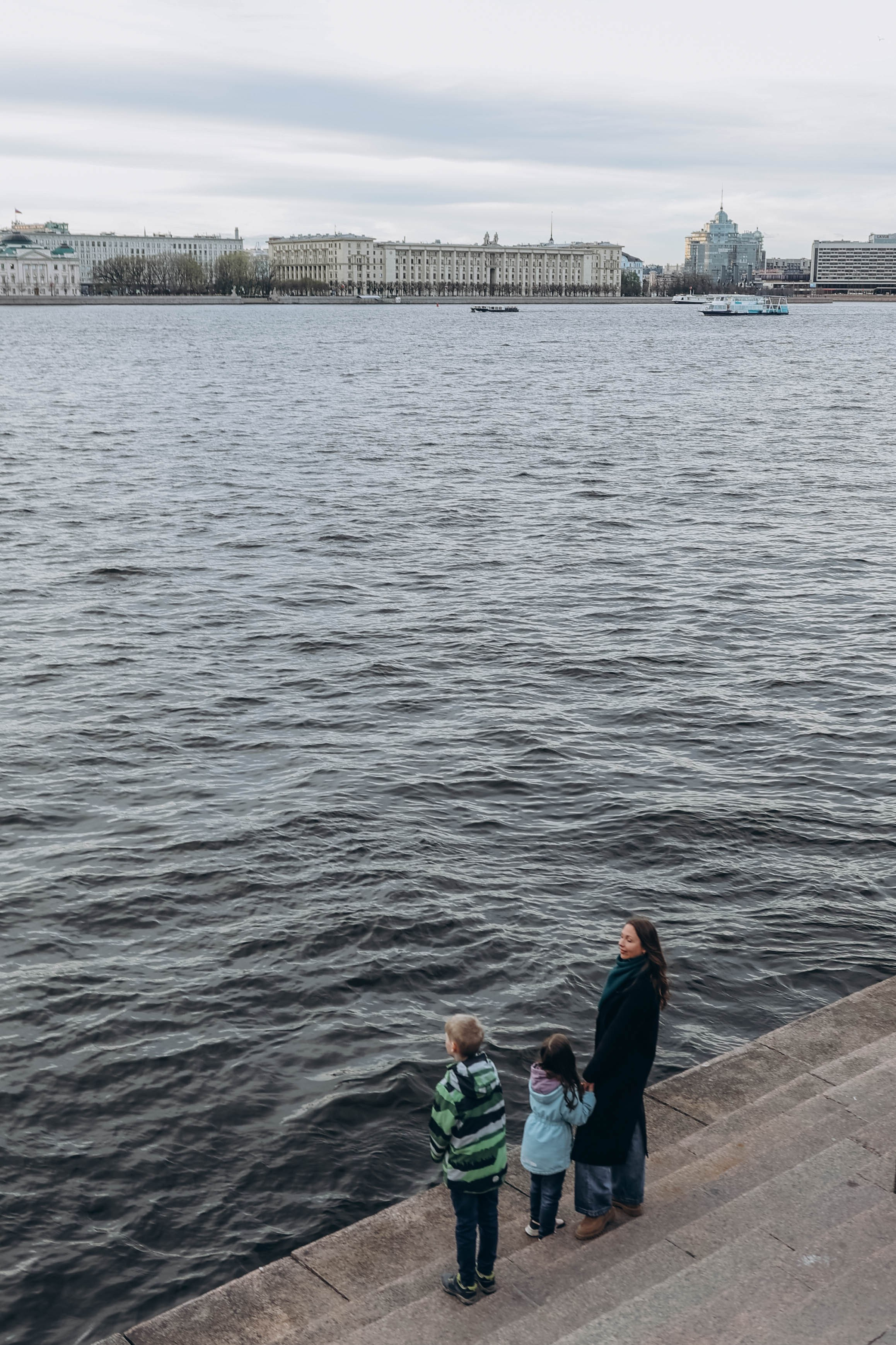 мама с детьми в городе фотосессия
