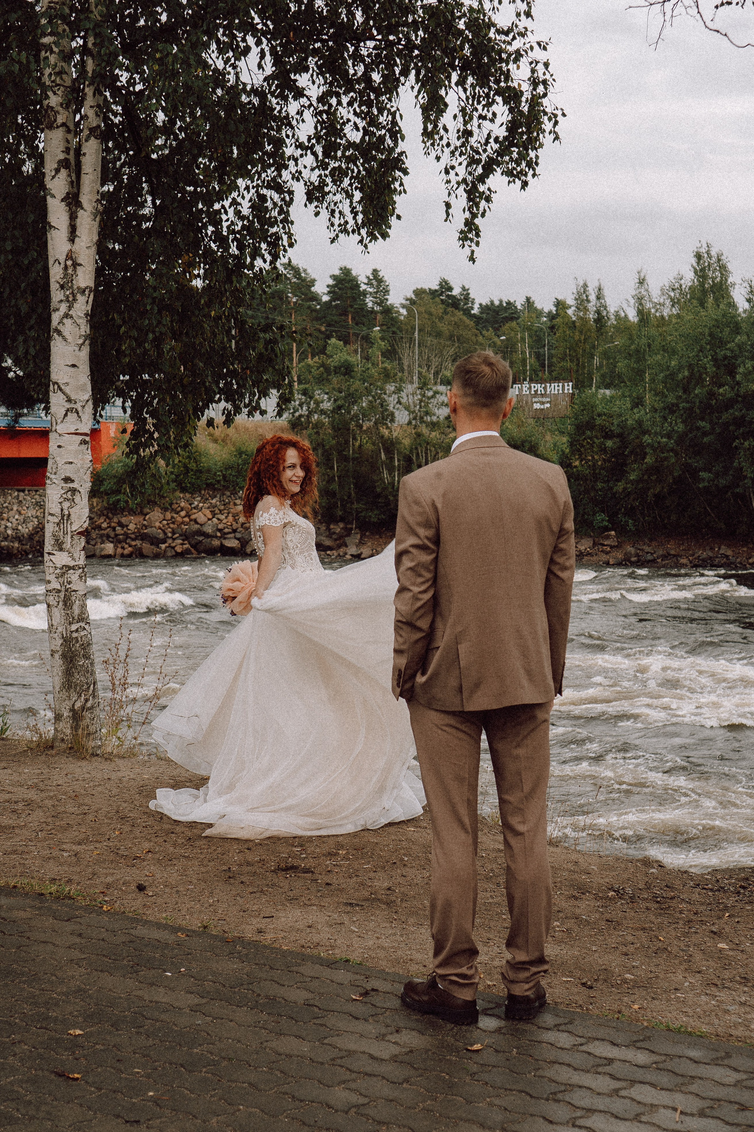 СВАДЕБНАЯ ФОТОСЕССИИЯ ПАРЫ В ГОРОДЕ ПРИОЗЕРСК В СОСНОВОМ ЛЕСУ И С ПИКАПОМ. Профессиональный фотограф, Санкт-Петербург — Виктория Богомолова
