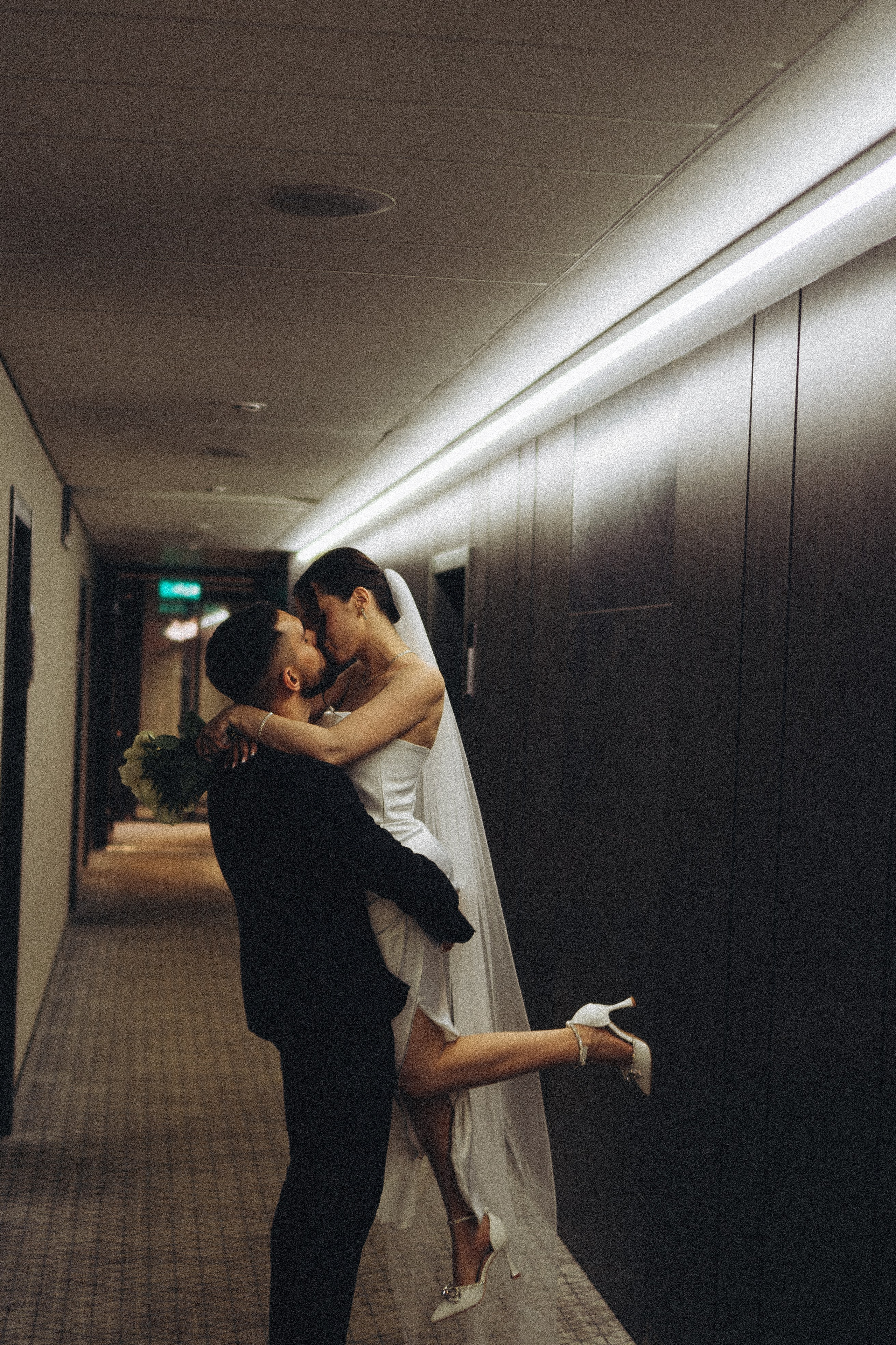 СВАДЕБНАЯ СЬЕМКА СБОРОВ ЖЕНИХА И НЕВЕСТЫ В ОТЕЛЕ И ТАКЖЕ ФОТОСЕССИИЯ В ОТЕЛЕЕ МЕГАПОЛИС БРЯНСК. Профессиональный фотограф, Санкт-Петербург — Виктория Богомолова