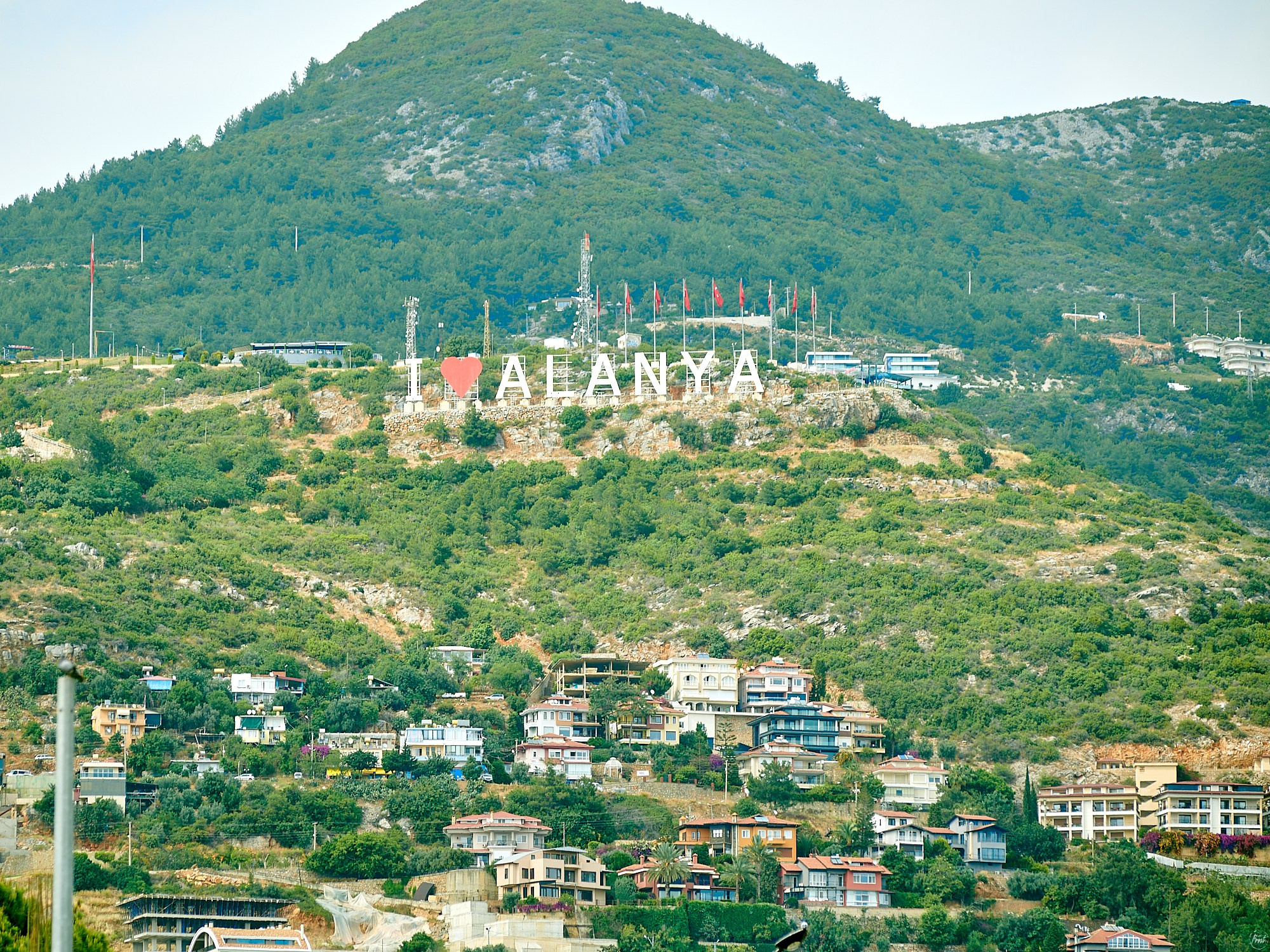 Alanya, Türkiye. May 2024. Фотографии отовсюду и обо всем